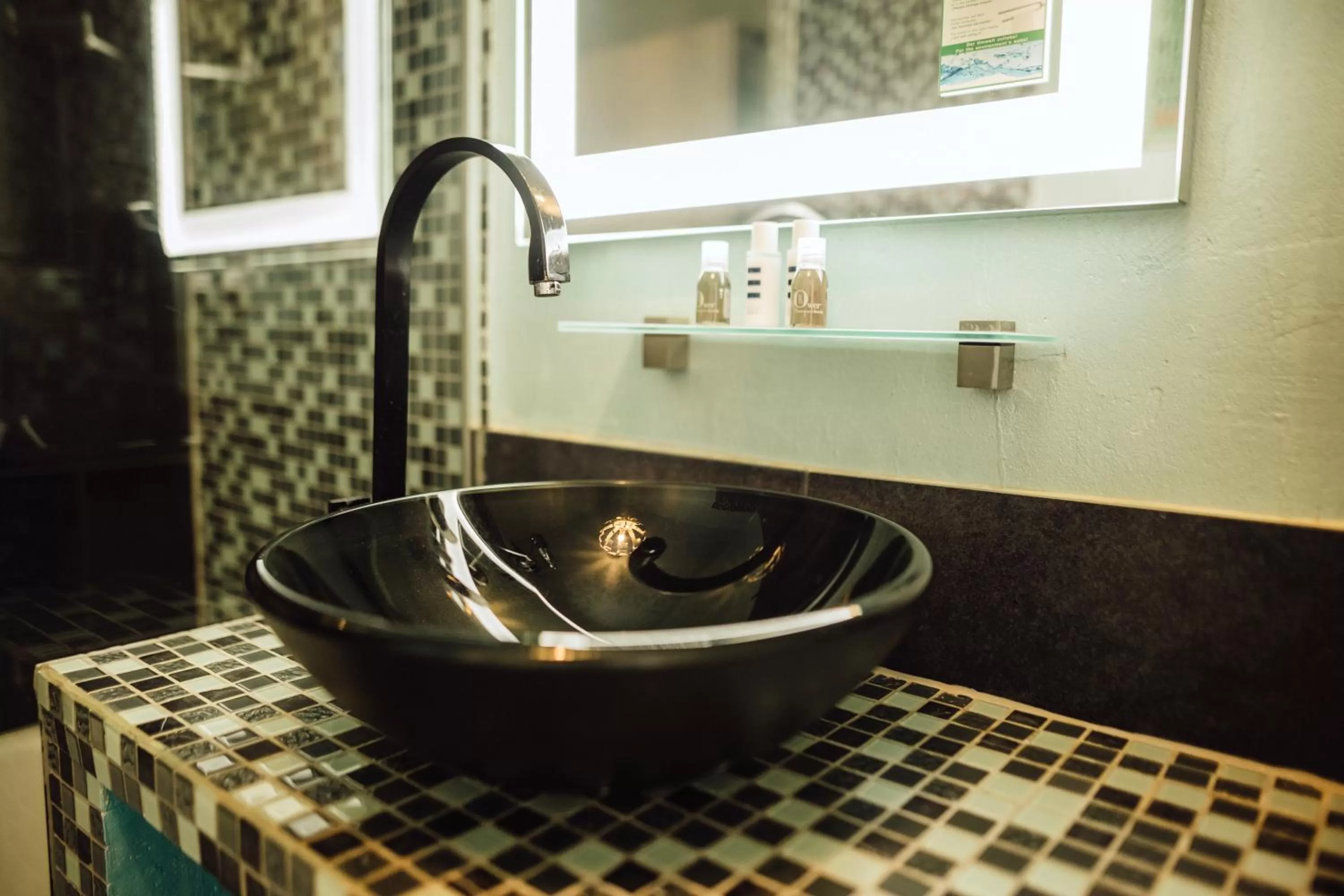 Shower, Bathroom in Das Hotel Stern 24h self-check-in