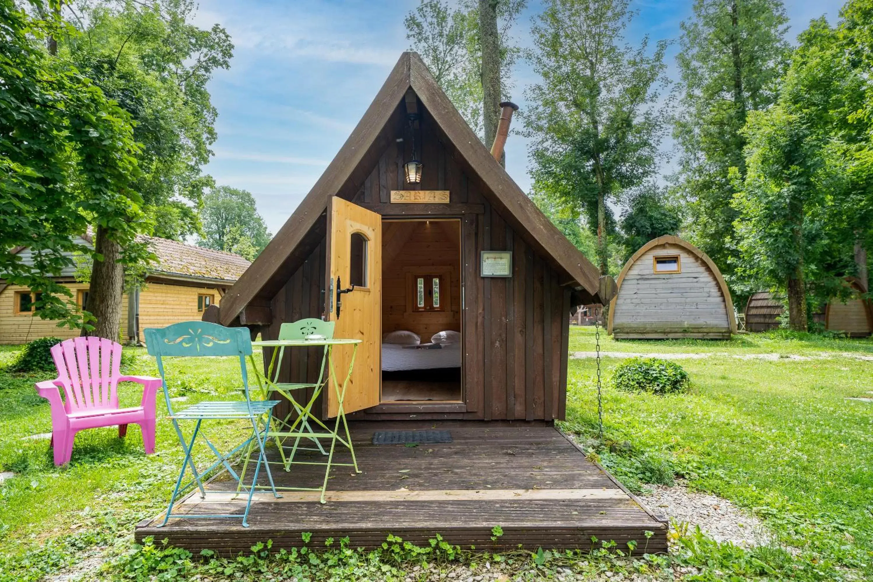 Troll Lodge + in Le Village de la Champagne - Slowmoov Troll Lodge + in Le Village de la Champagne - Slowmoov