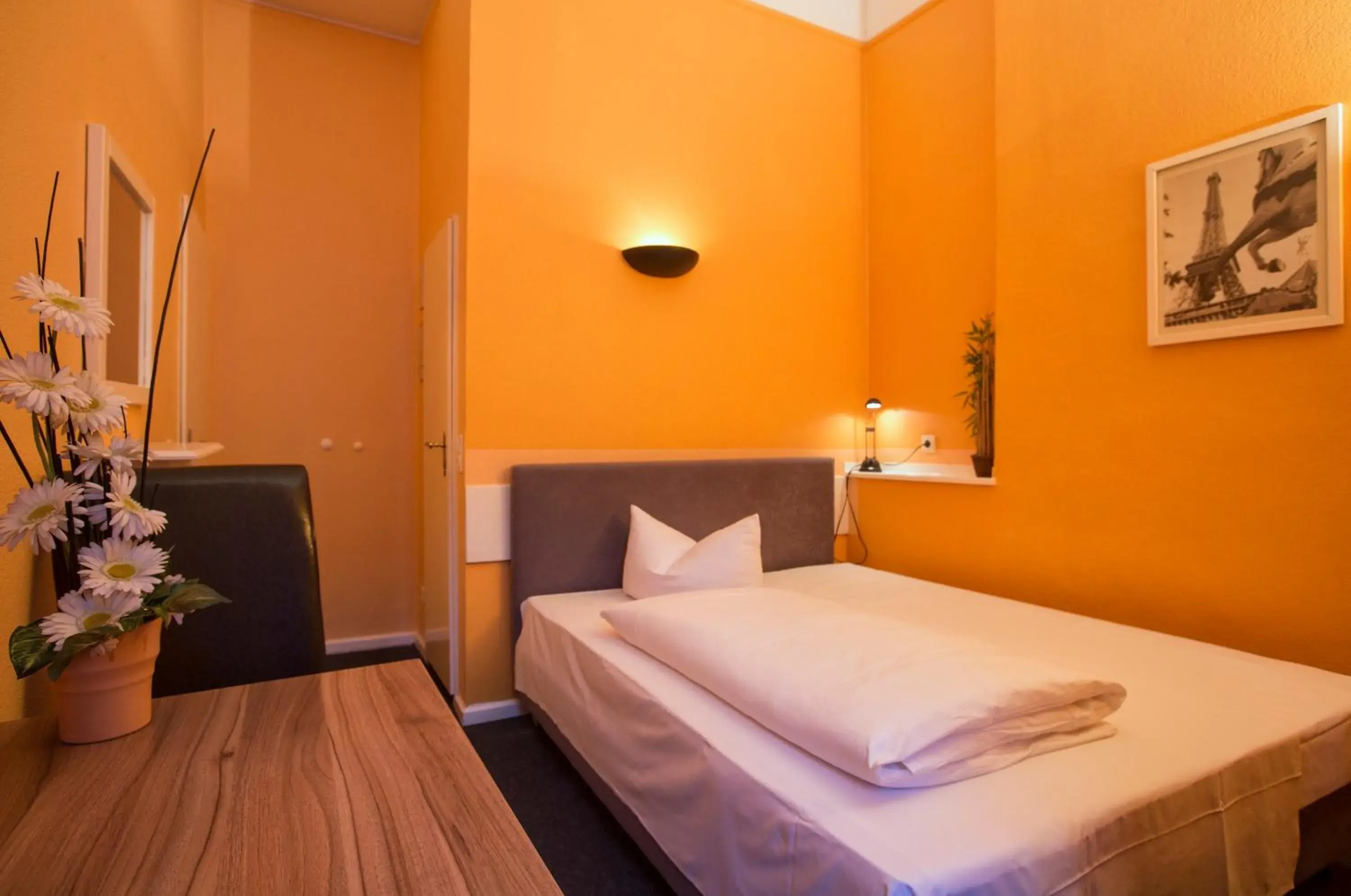 Single Room in Hotel am Hermannplatz Single Room in Hotel am Hermannplatz