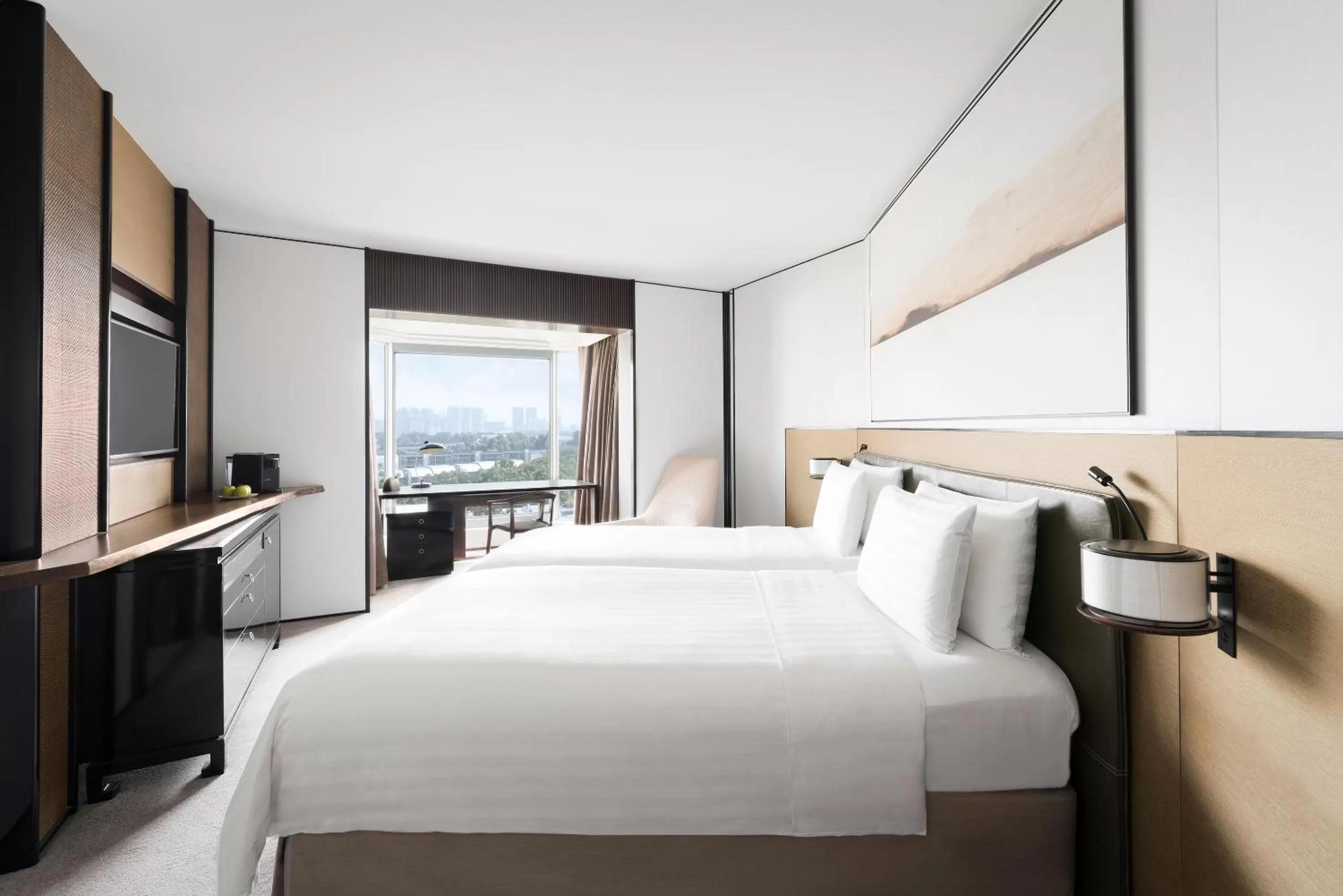 Bed in Shangri-La Singapore