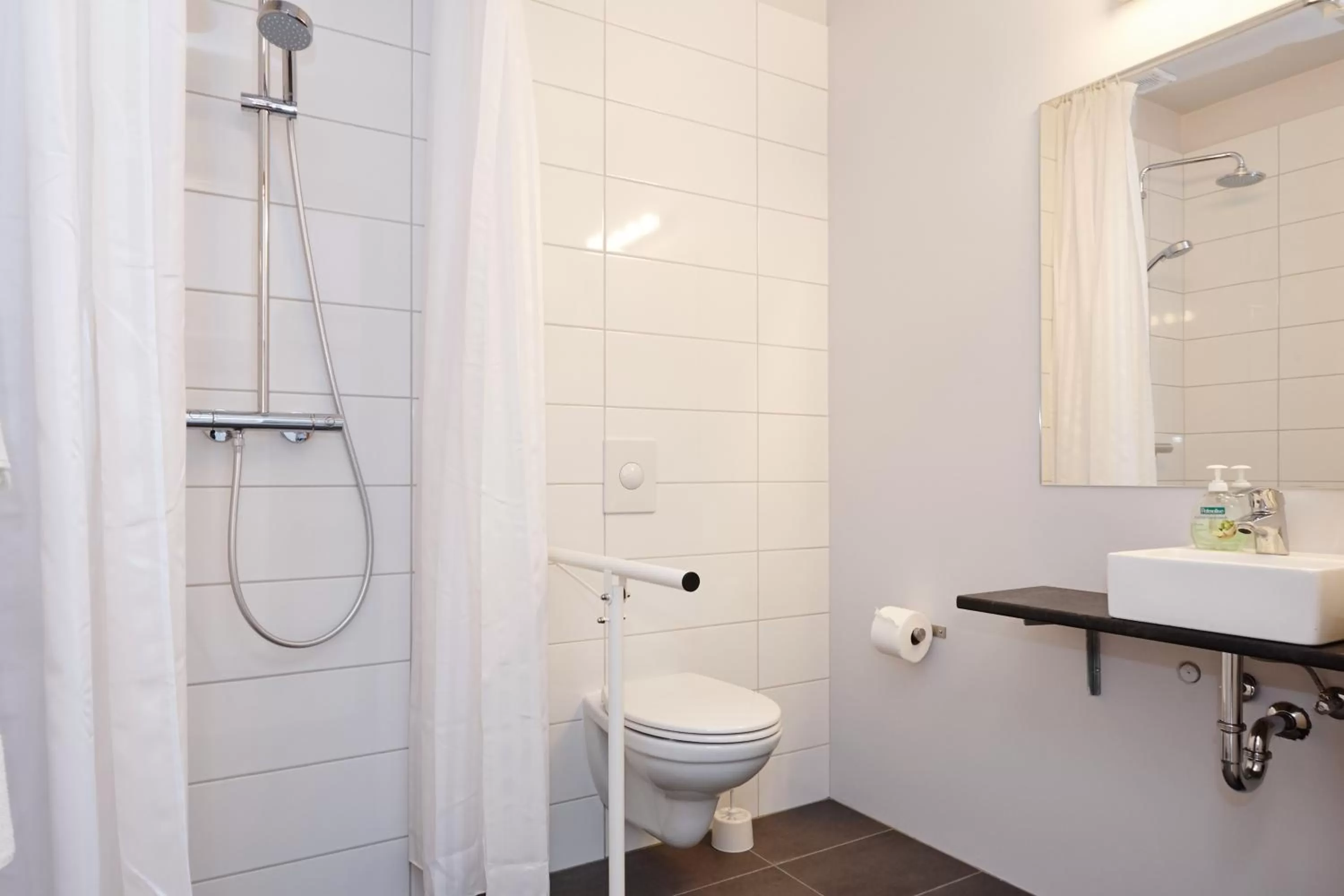 Twin Room - Disability Access in Hótel Heiðmörk