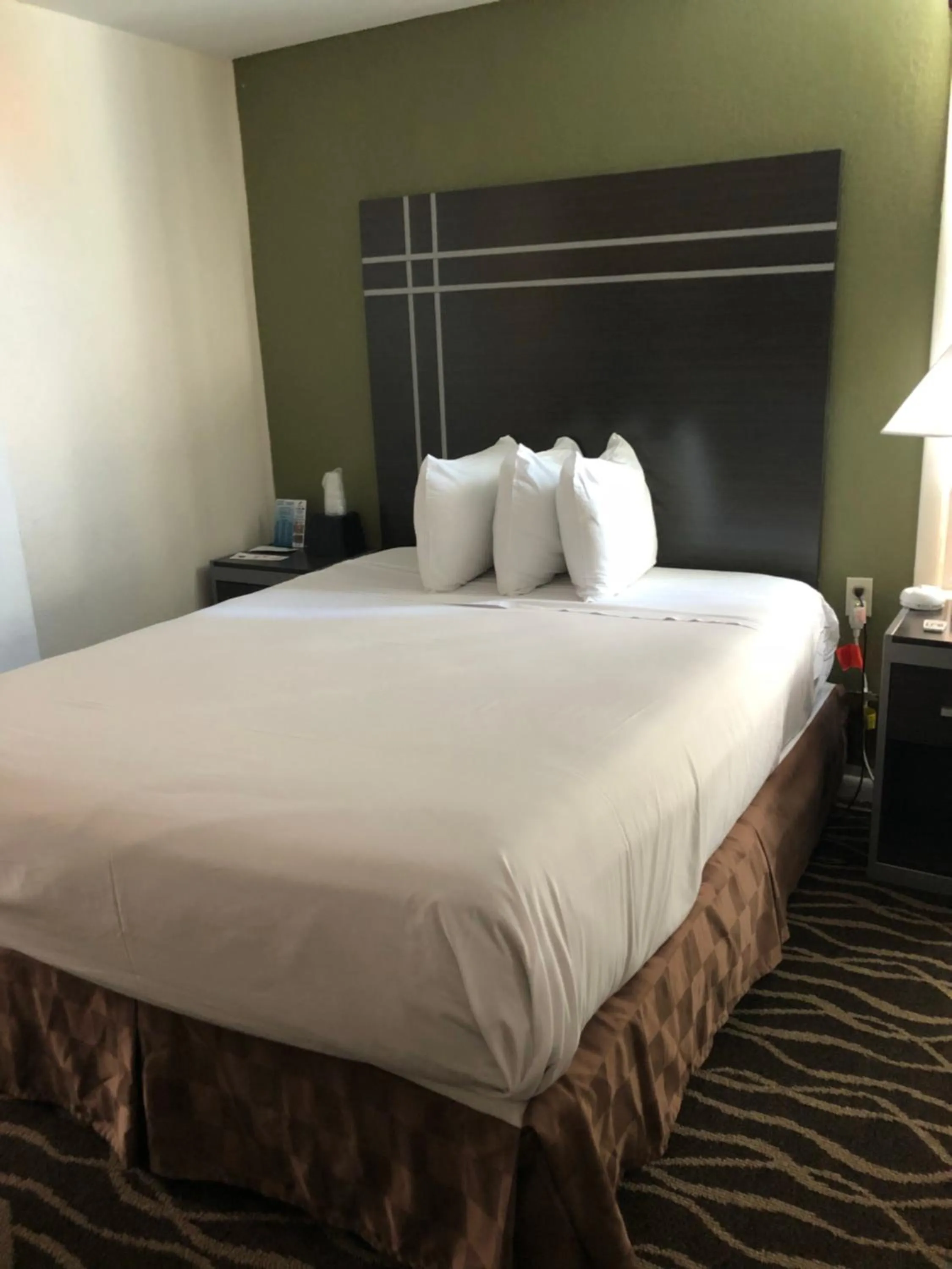 Bed in Wildwood Inn Hotel Travelodge Beach & Boardwalk