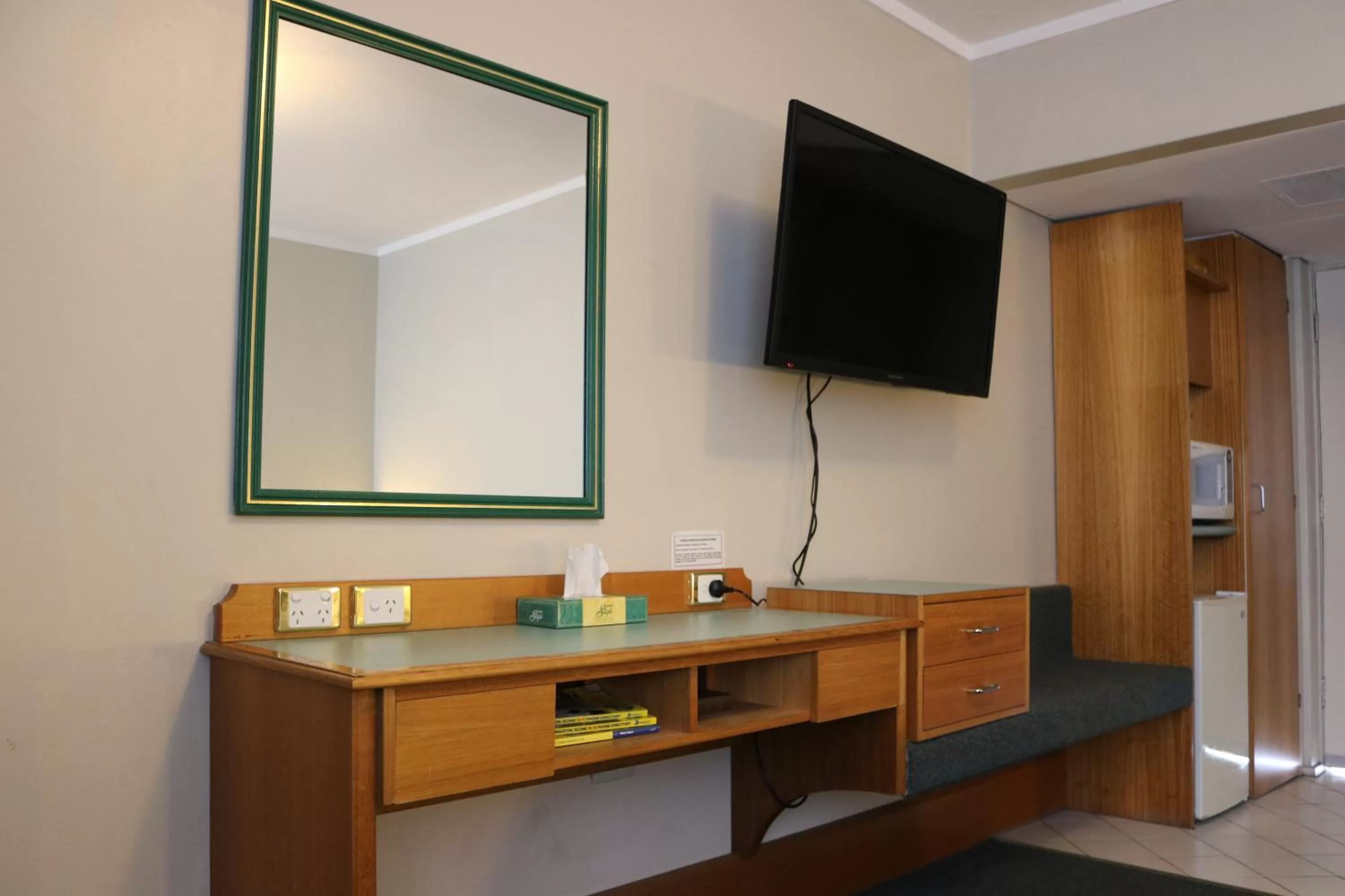 Photo of the whole room in Hermitage Motel