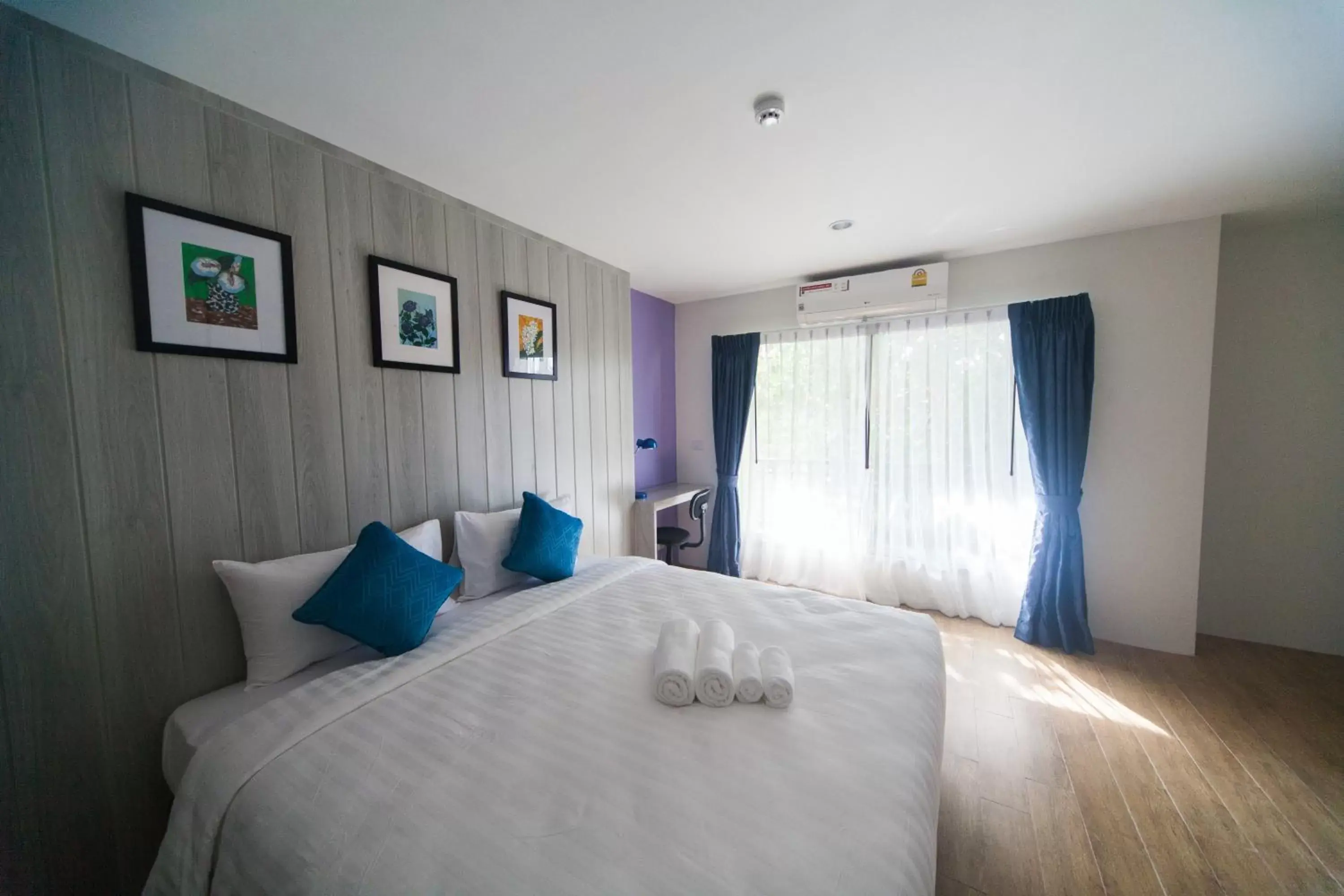 Deluxe King Room in Anchan Laguna Hotel โรงแรมอัญชันลากูน่า Deluxe King Room in Anchan Laguna Hotel โรงแรมอัญชันลากูน่า