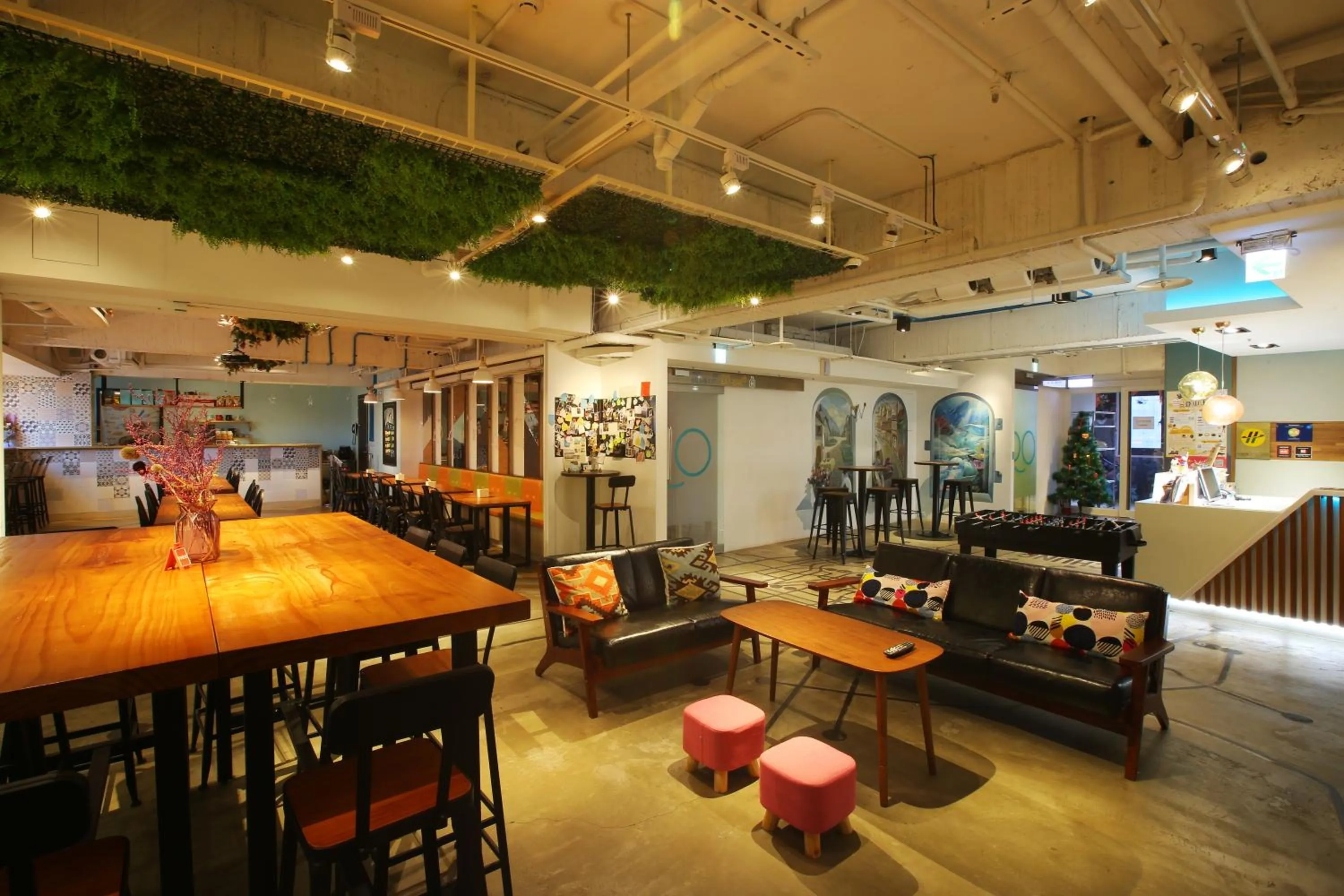 Restaurant/places to eat in Loosha Hostel