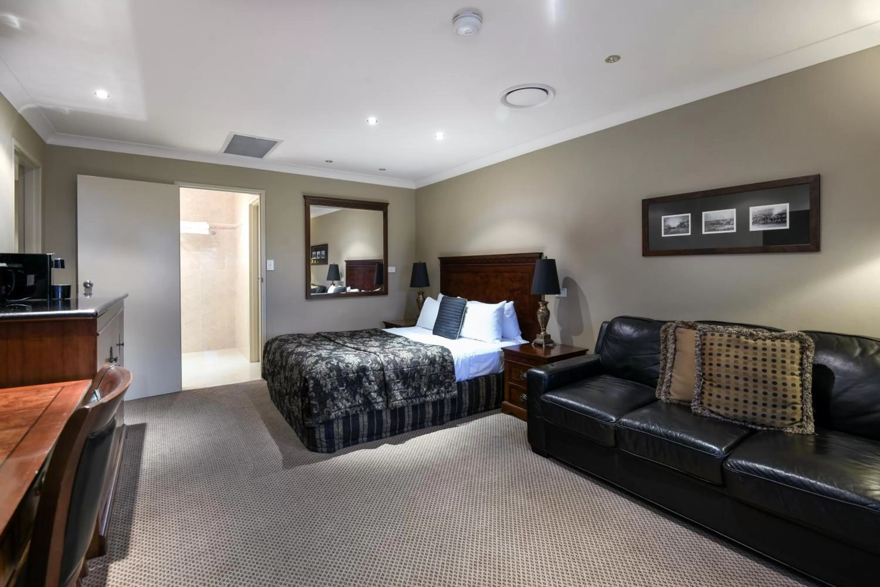 Bedroom, Bed in Rydges Armidale