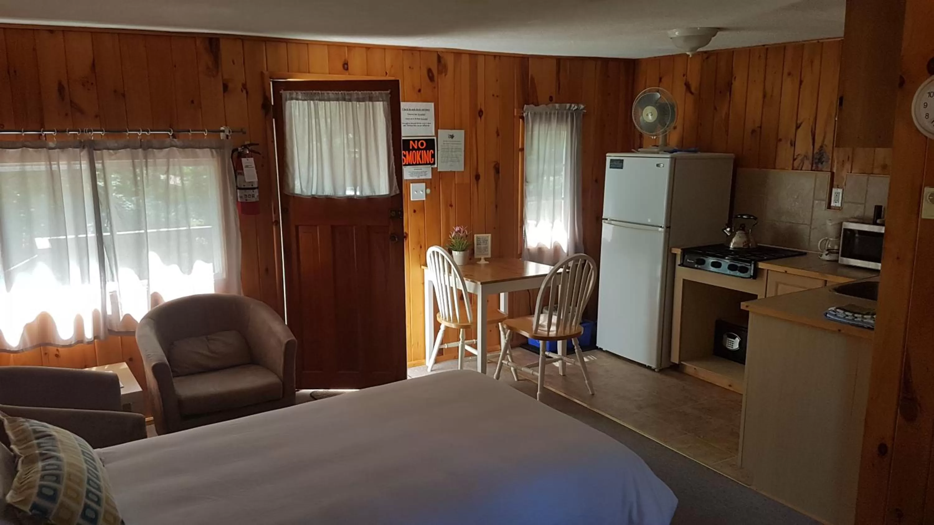 Photo of the whole room in Parkway Cottage Resort and Trading Post
