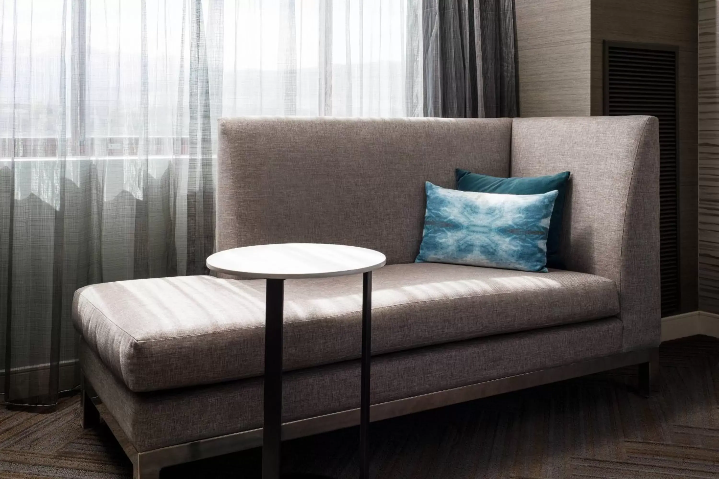 King Room with Mountain View and Adapted Tub - Mobility Accessible in Colorado Springs Marriott King Room with Mountain View and Adapted Tub - Mobility Accessible in Colorado Springs Marriott