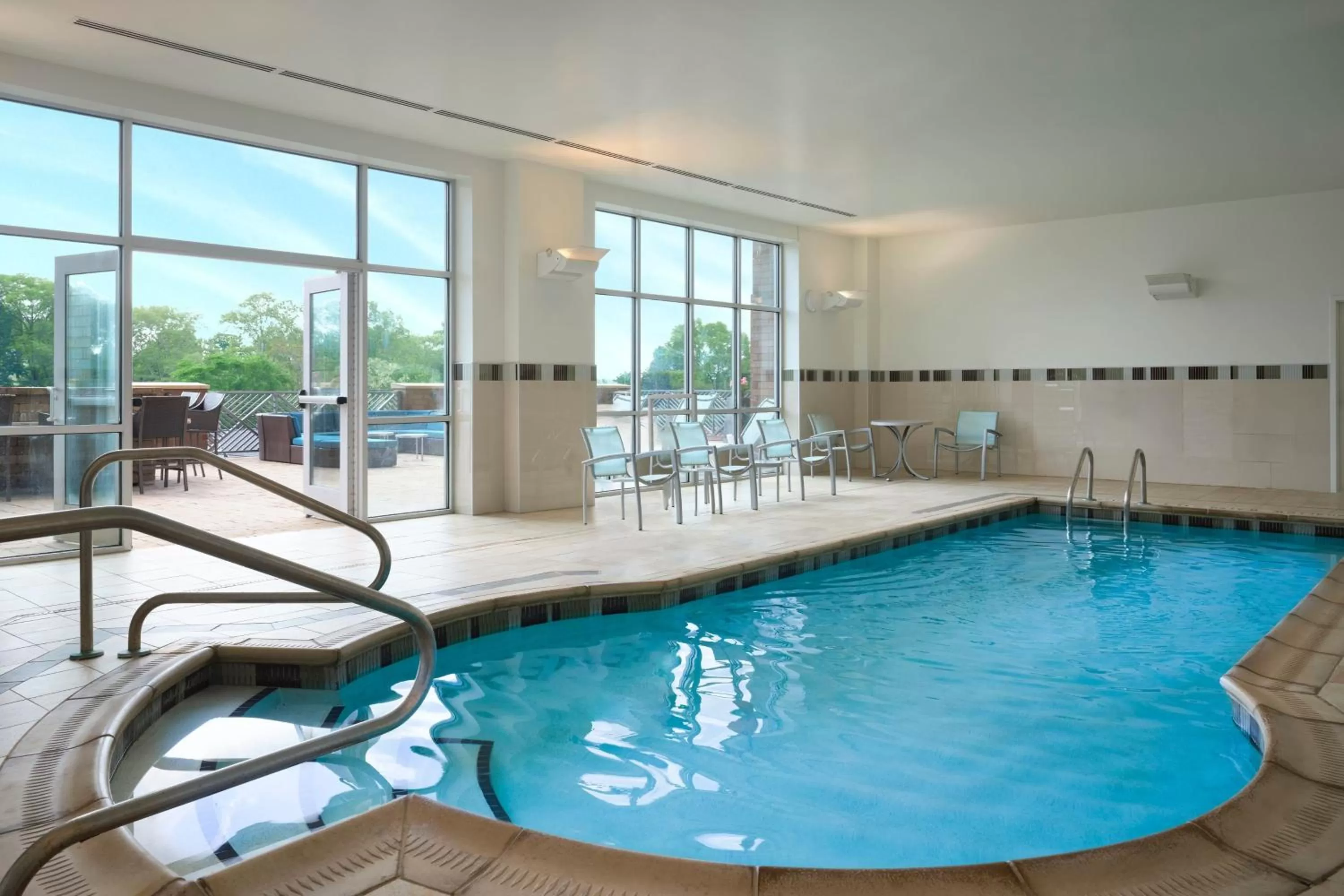 Swimming pool in SpringHill Suites by Marriott Pittsburgh Mt. Lebanon