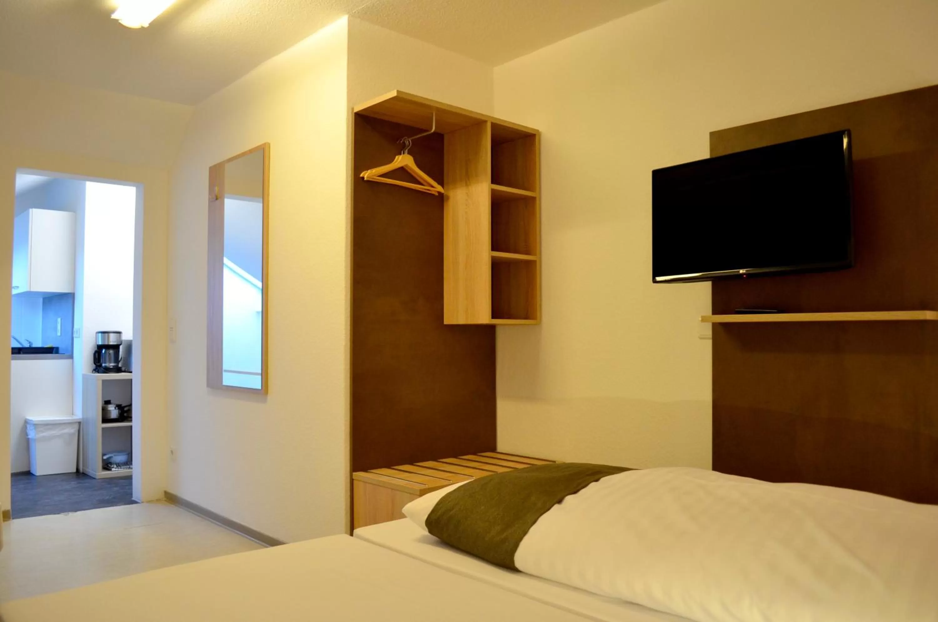 TV and multimedia, TV/Entertainment Center in Hana Aparthotel