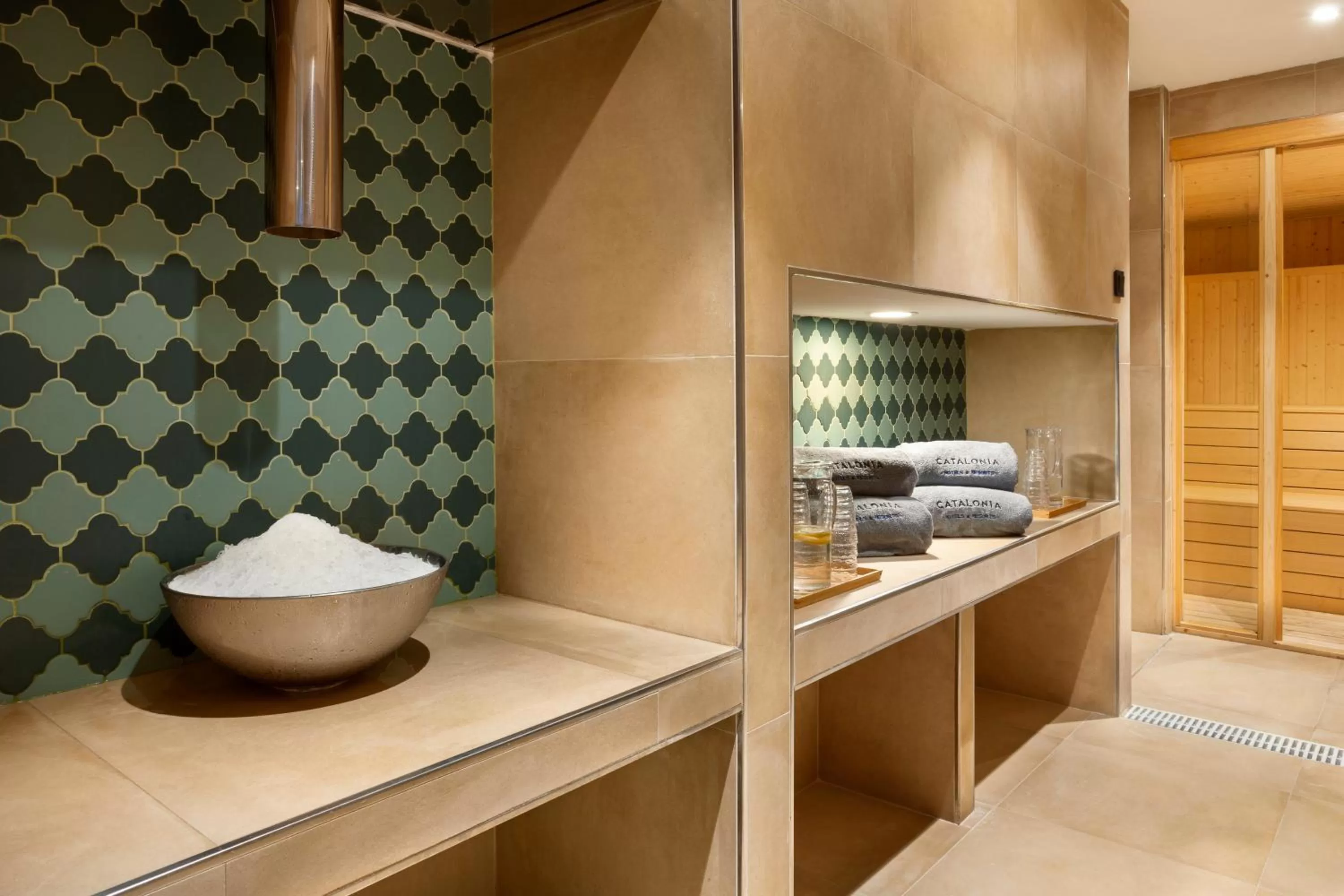 Massage, Bed in Catalonia Santa Justa