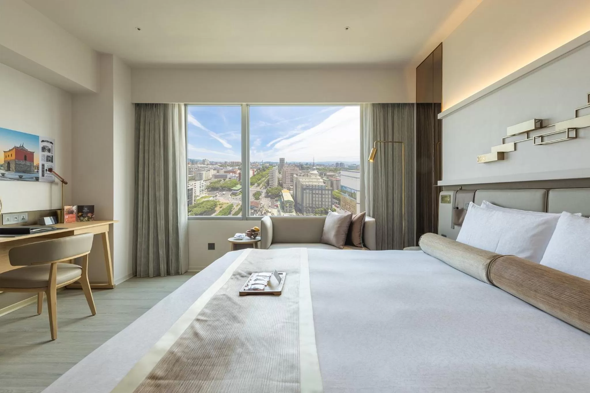 Photo of the whole room, Bed in Taipei Garden Hotel - Ximending