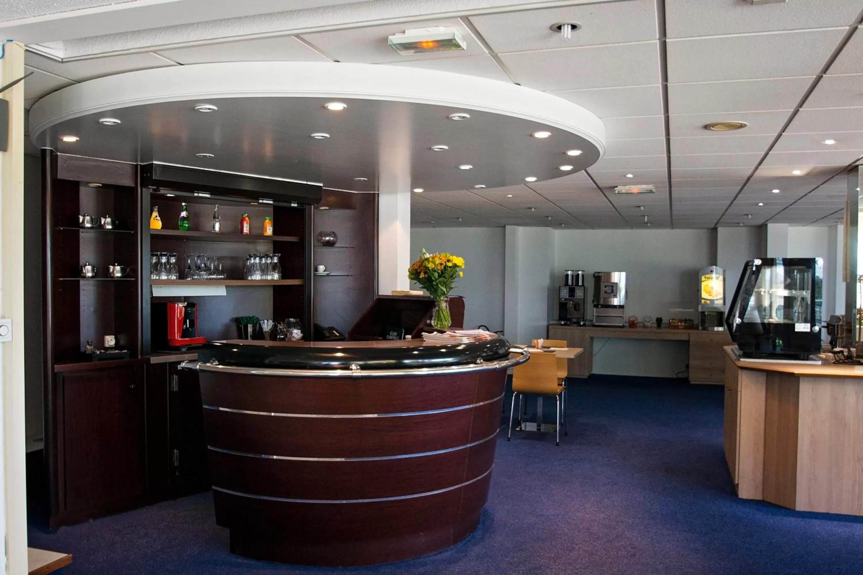 Lounge or bar in Kyriad Nemours