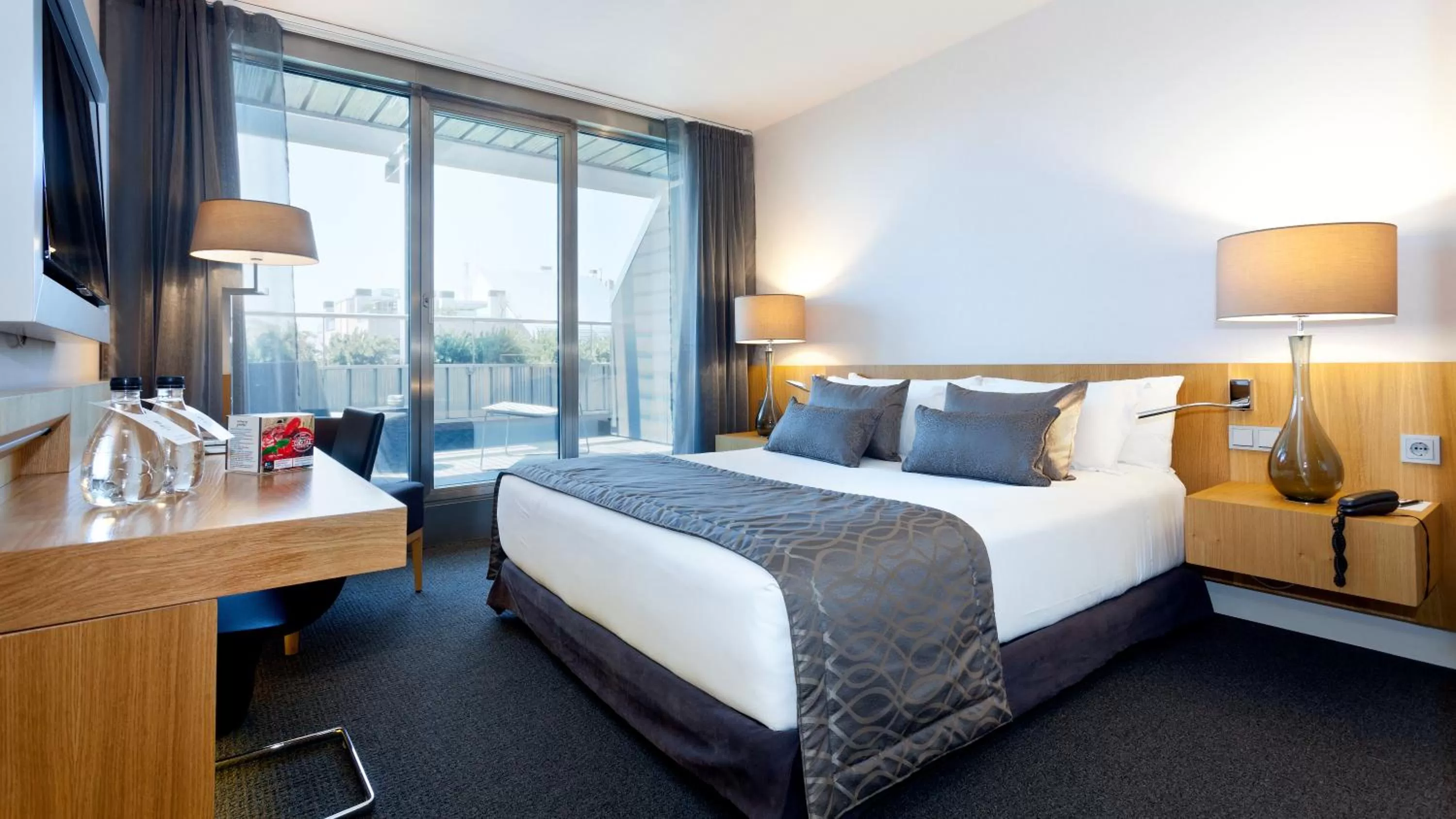 Photo of the whole room, Bed in Hotel Royal Passeig de Gracia