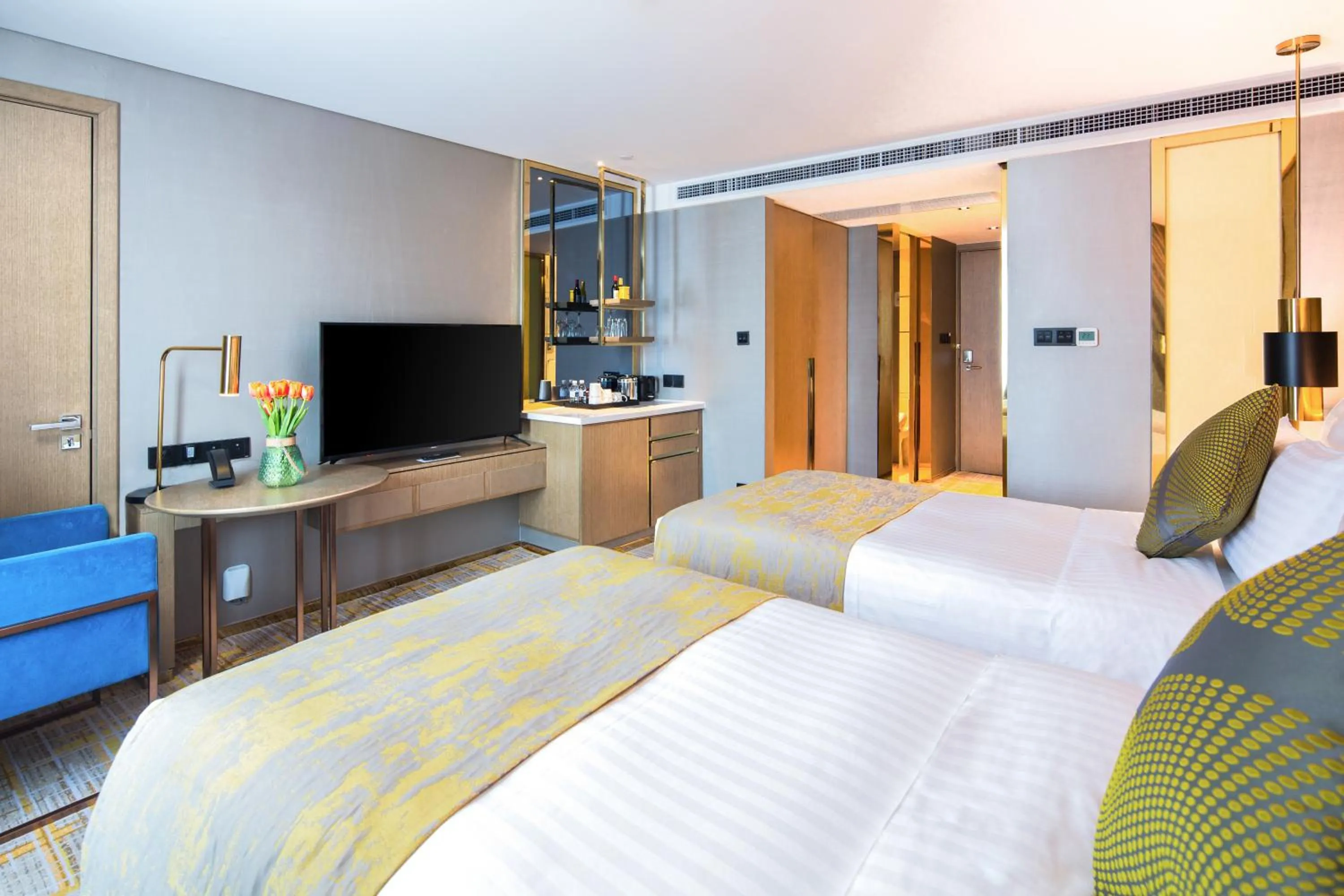 Bed in Golden Tulip Shanghai Hongqiao- A Louvre Hotel