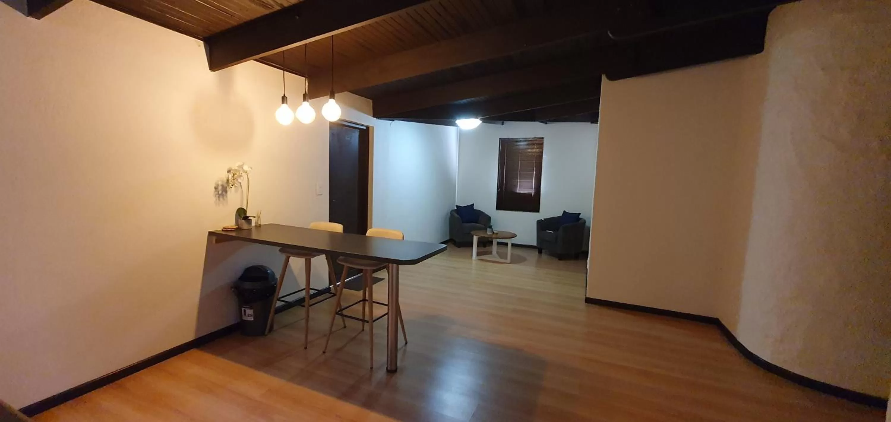 Seating area, TV/Entertainment Center in DESERT DREAMS B&B