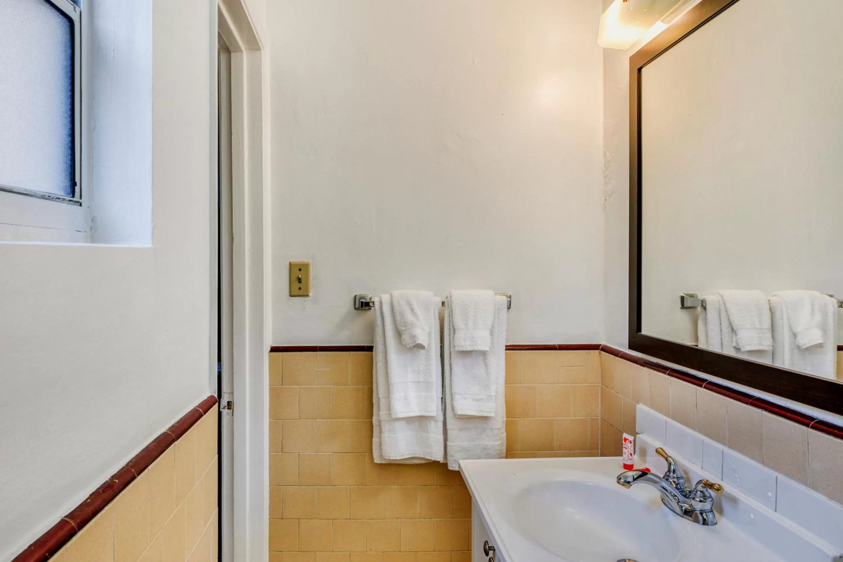 Bathroom in OYO Gateway Motel Las Vegas North Strip Fremont St Area