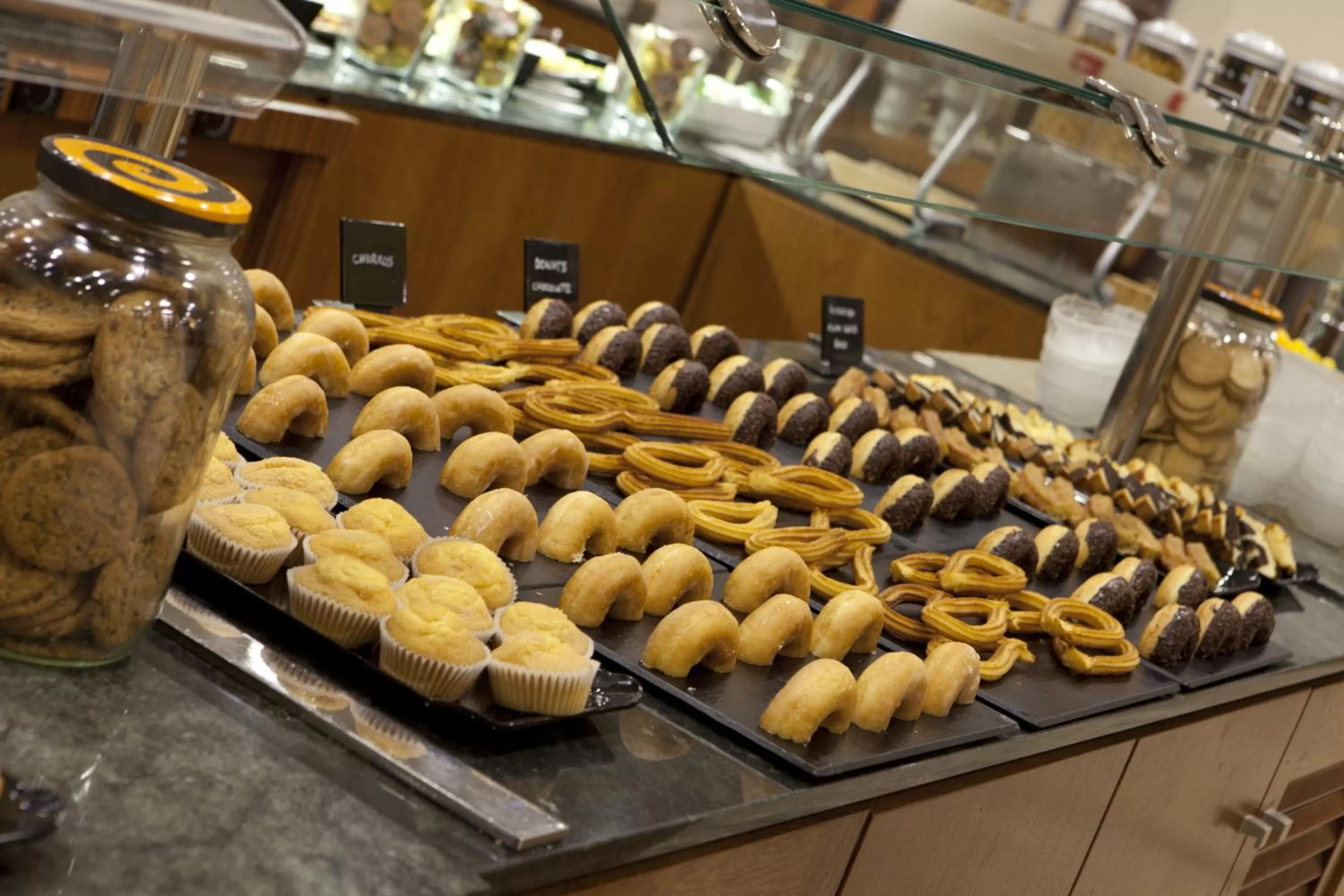 Restaurant/places to eat in Hotel Praga