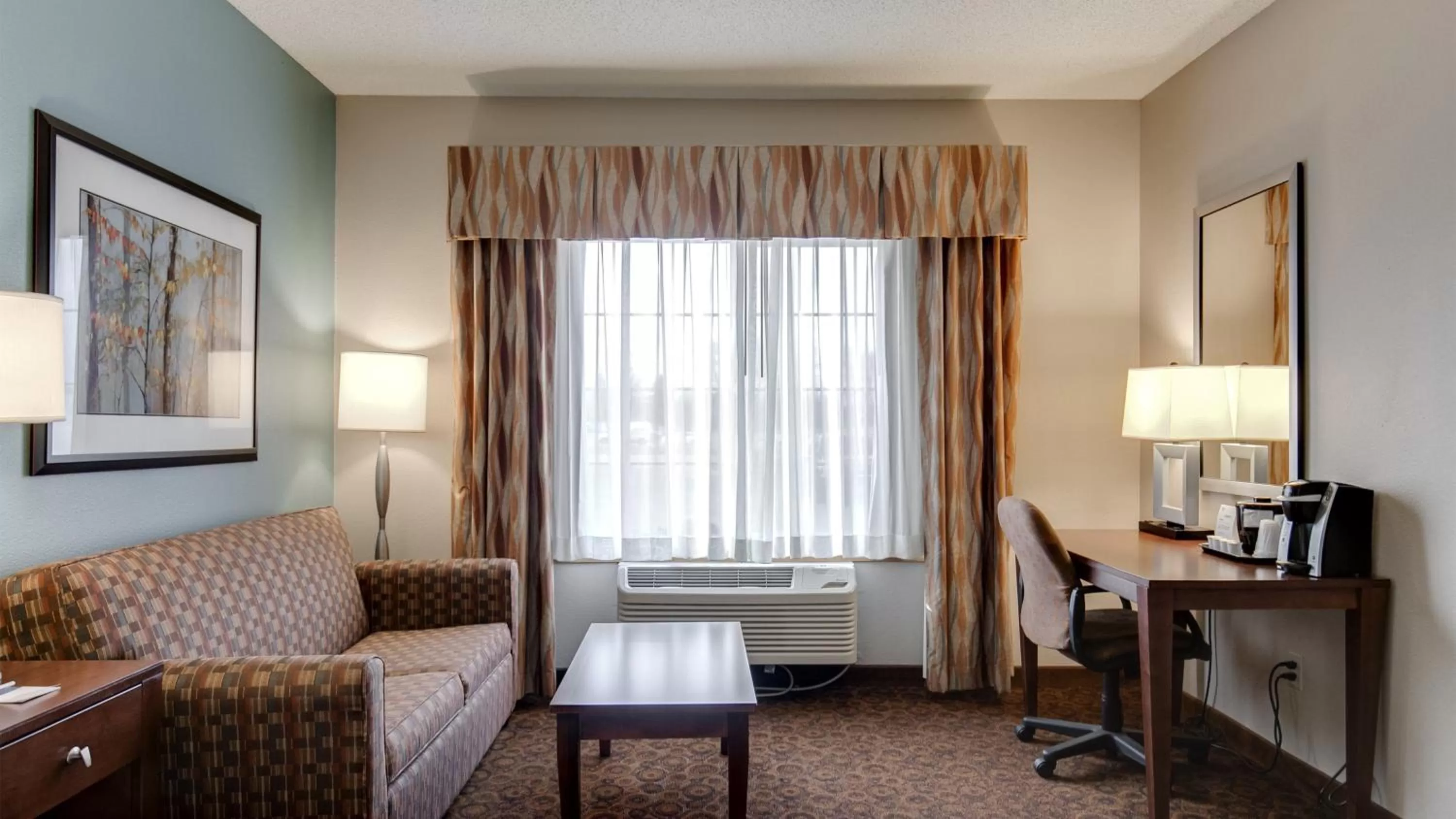 Photo of the whole room, Bed in Holiday Inn Express and Suites St. Cloud by IHG
