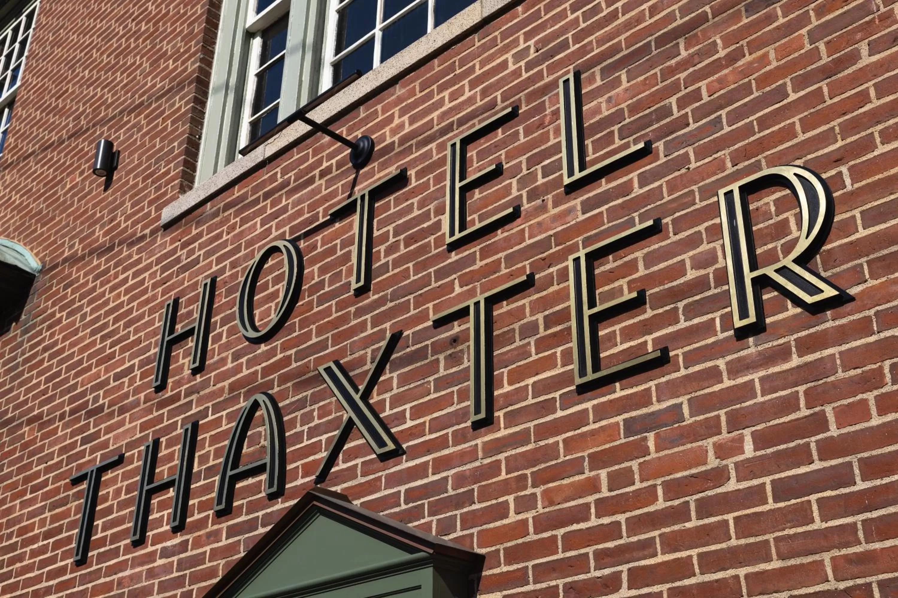 Logo/Certificate/Sign in Hotel Thaxter
