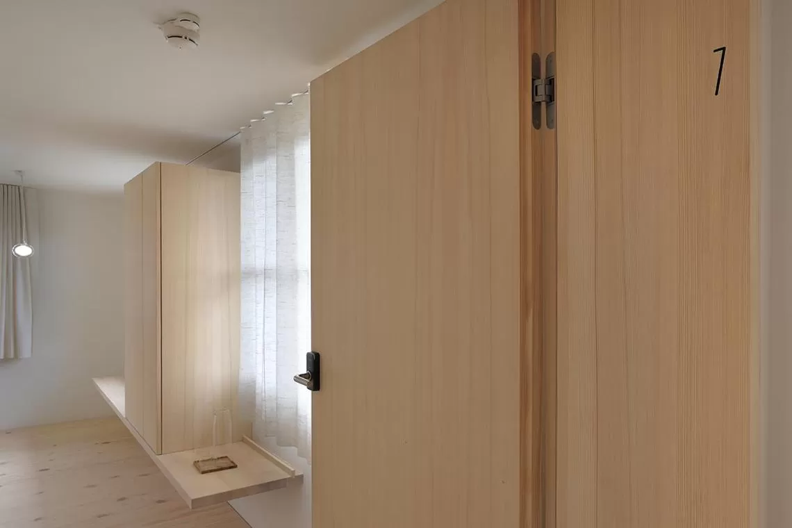 wardrobe in BAR10ZIMMER