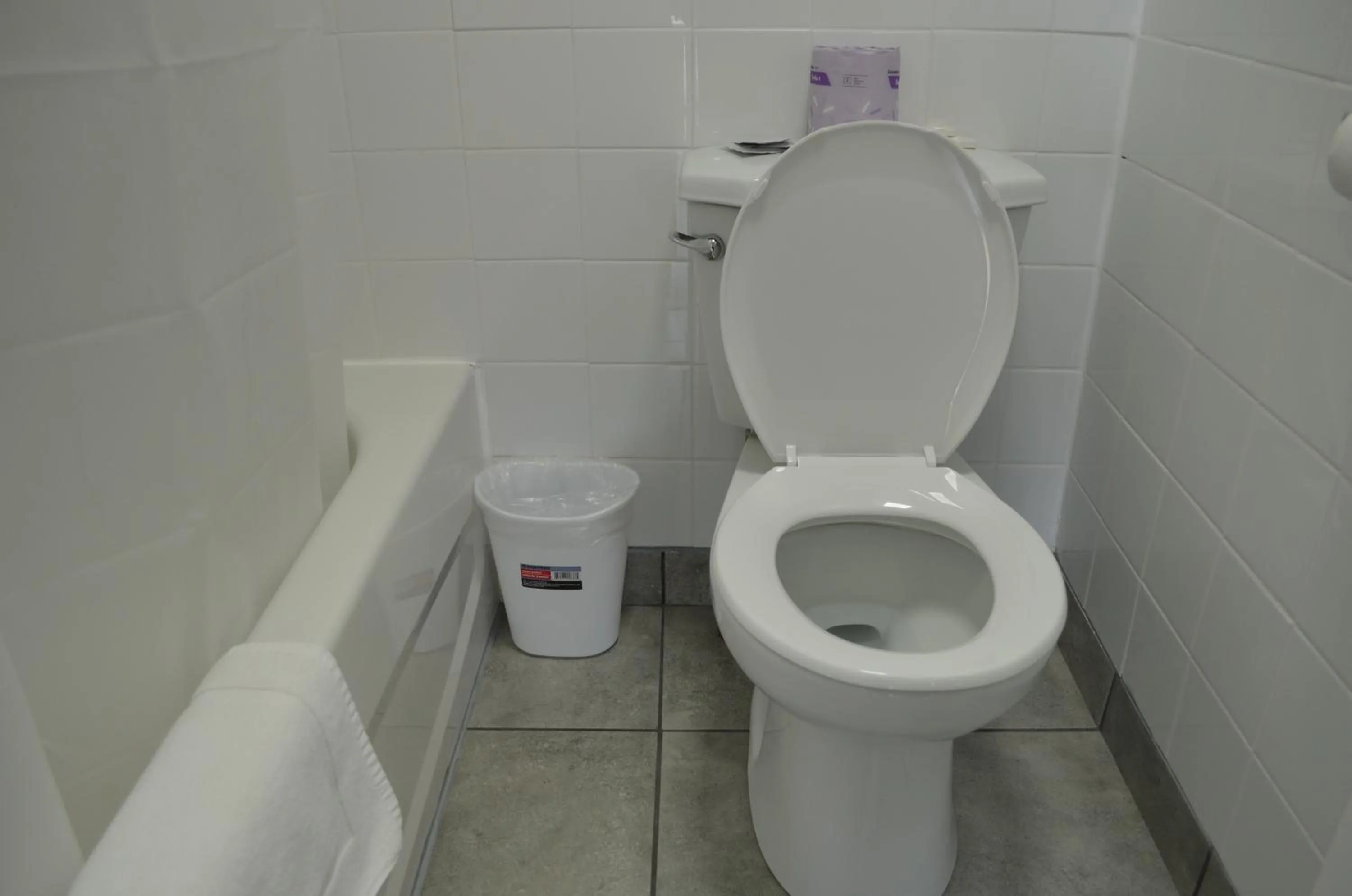 Bathroom in Studio 1 Motel