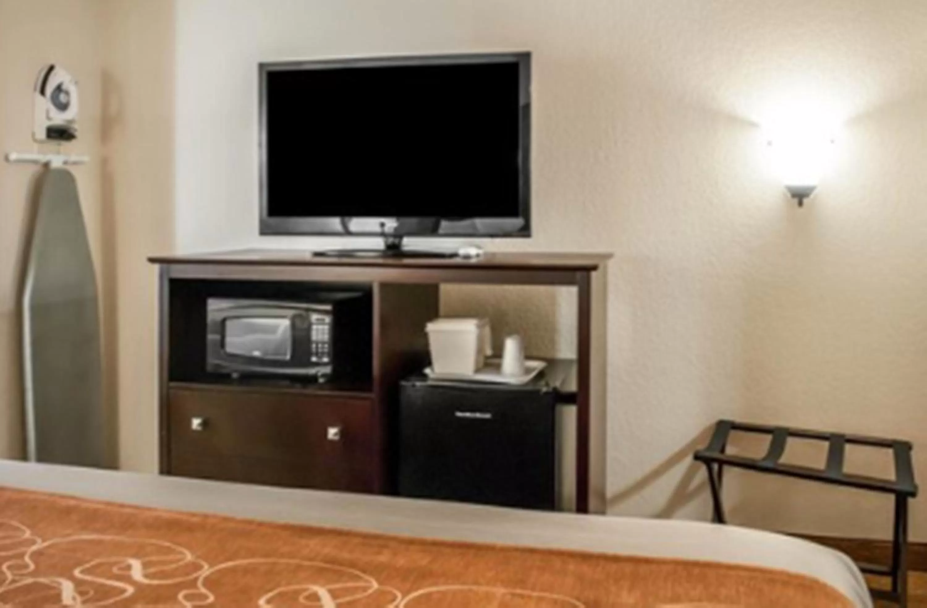 TV and multimedia, Bed in Comfort Suites Albuquerque-North Journal Center