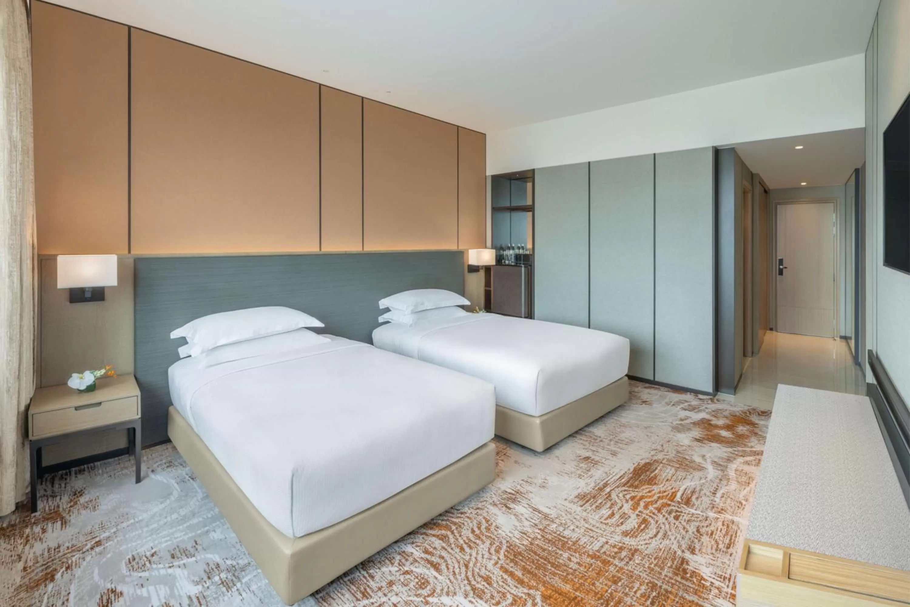 Deluxe Twin Room in Millennium Hilton Bangkok