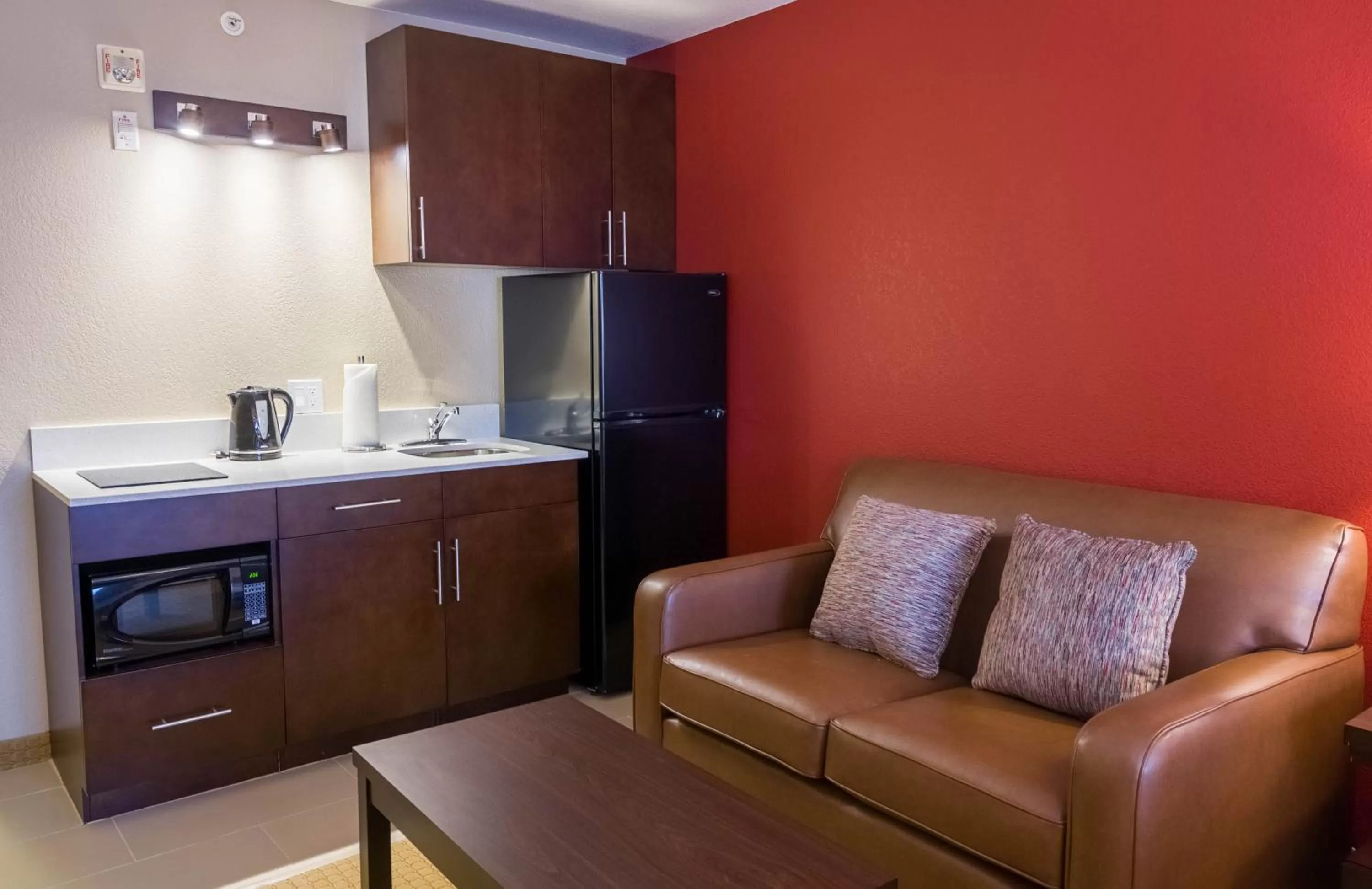 Kitchen or kitchenette in The Kanata Inns Invermere