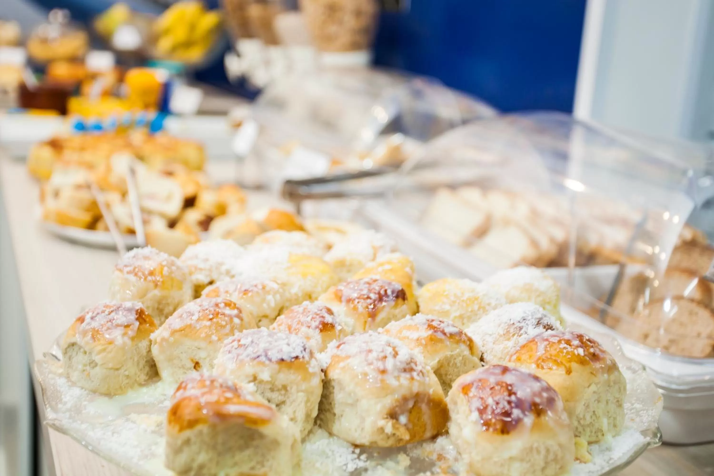 Buffet breakfast in Travel Inn Express Hotels Brás