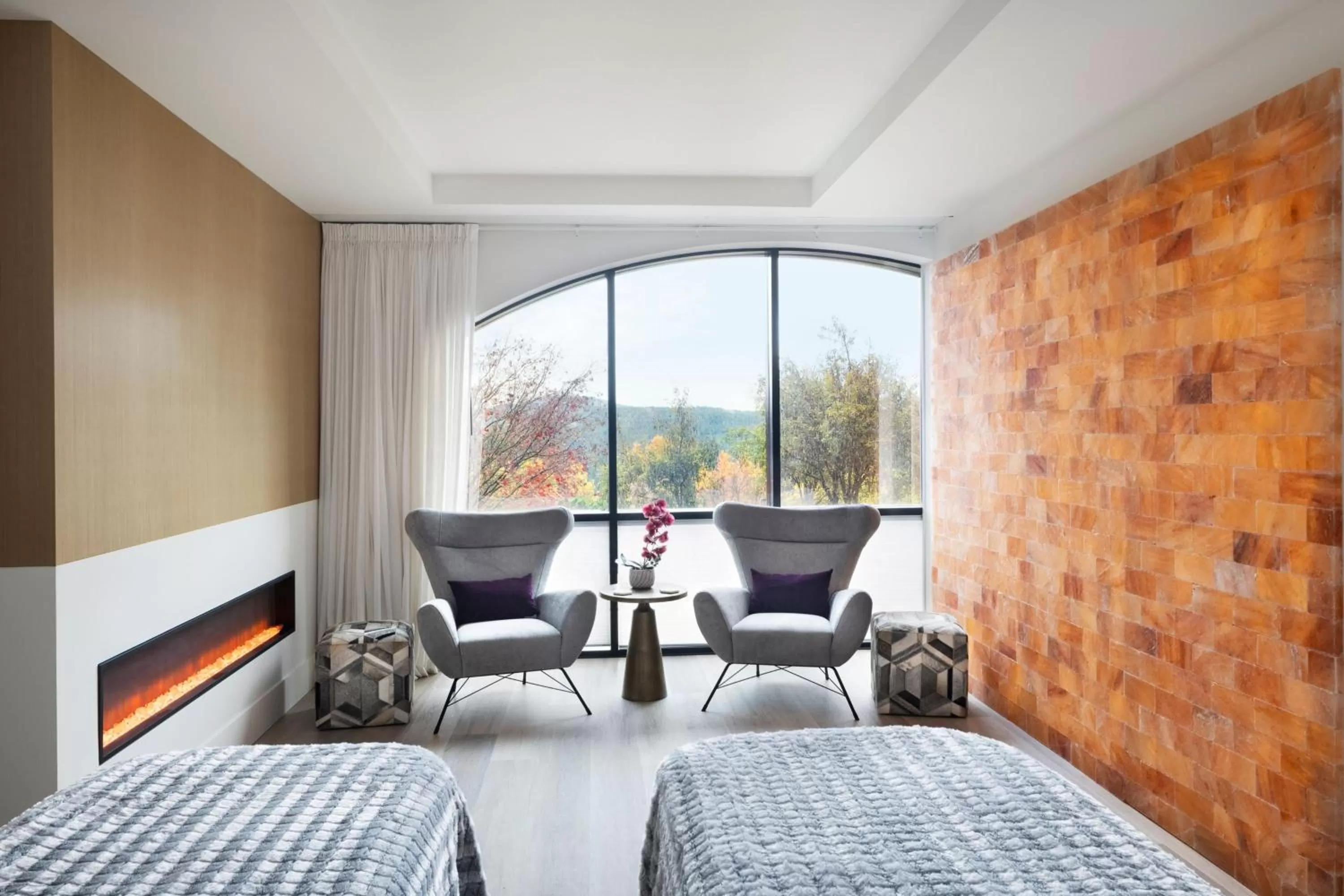 Lounge or bar, Bed in The Westin Bear Mountain Resort & Spa, Victoria
