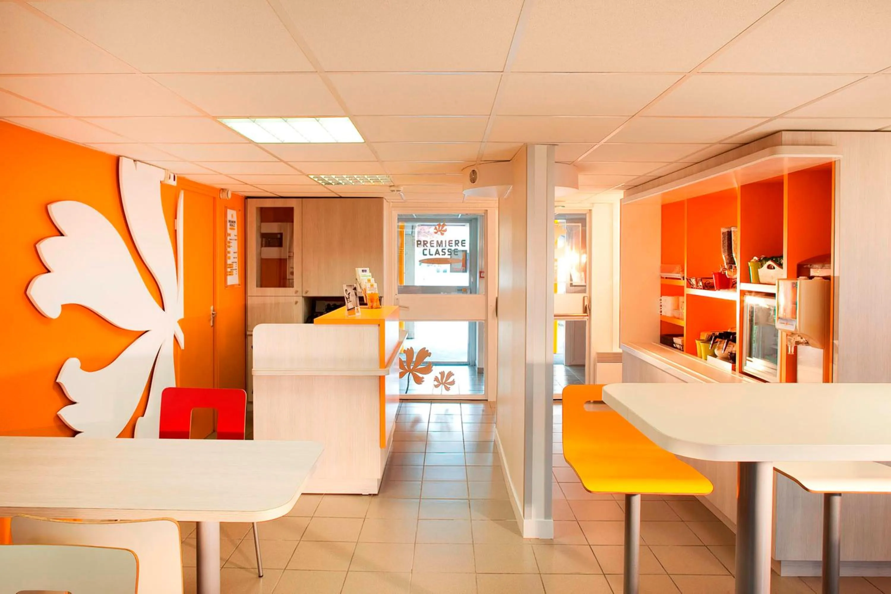 Restaurant/places to eat in Premiere Classe Bordeaux Est Lormont