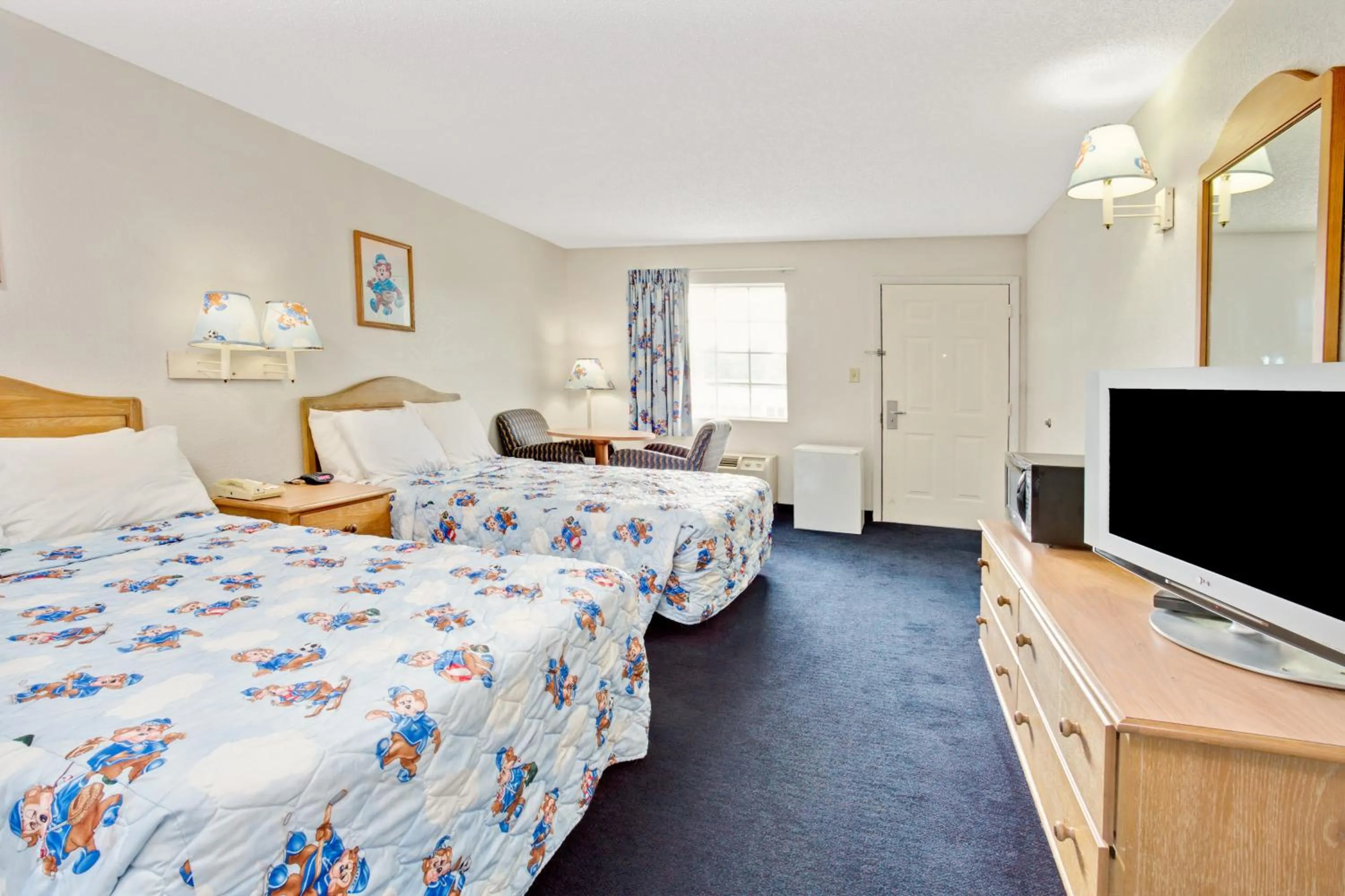children, Bed in Travelodge Suites by Wyndham MacClenny I-10