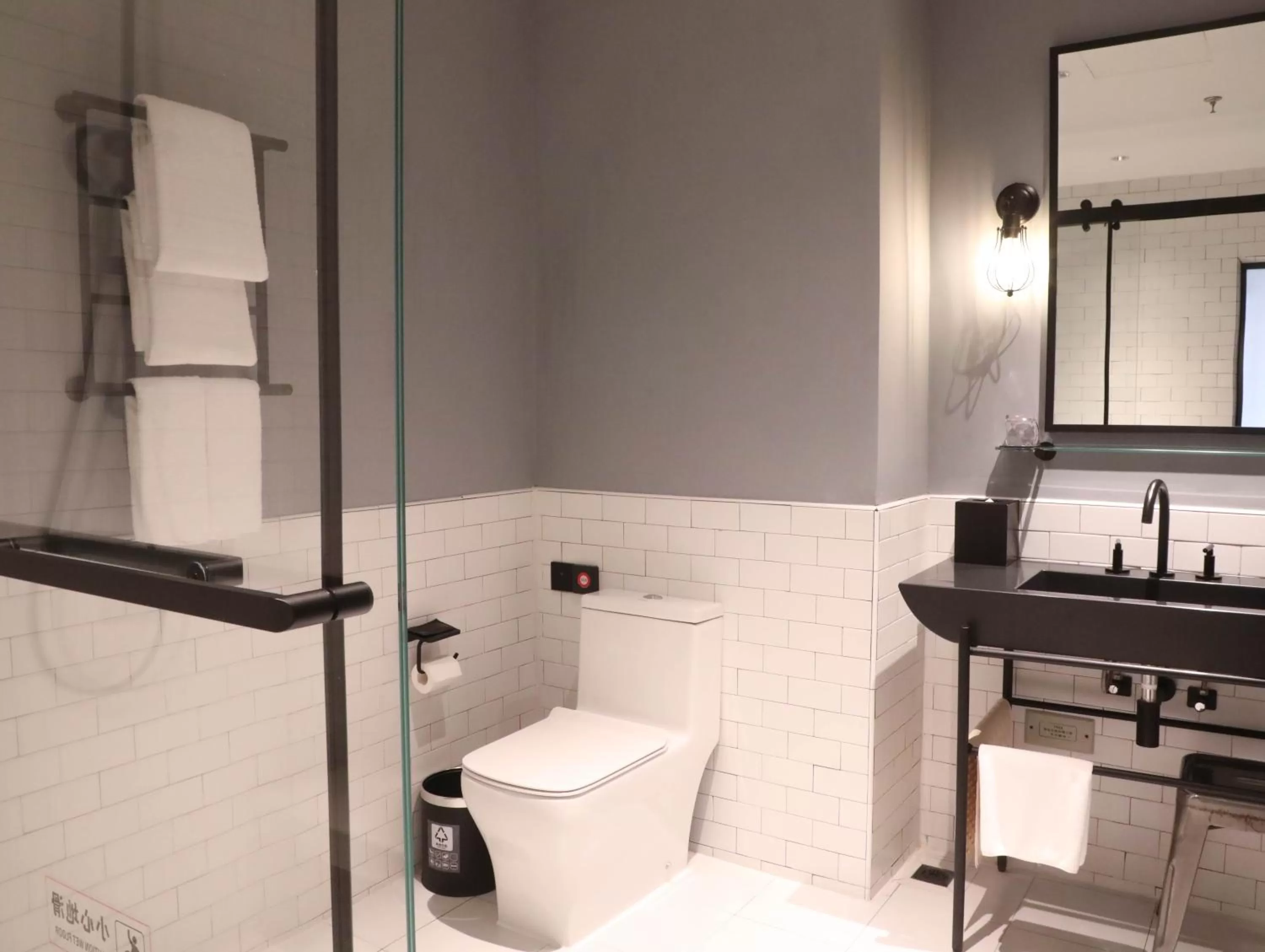 Shower in Moxy Shenzhen North Station