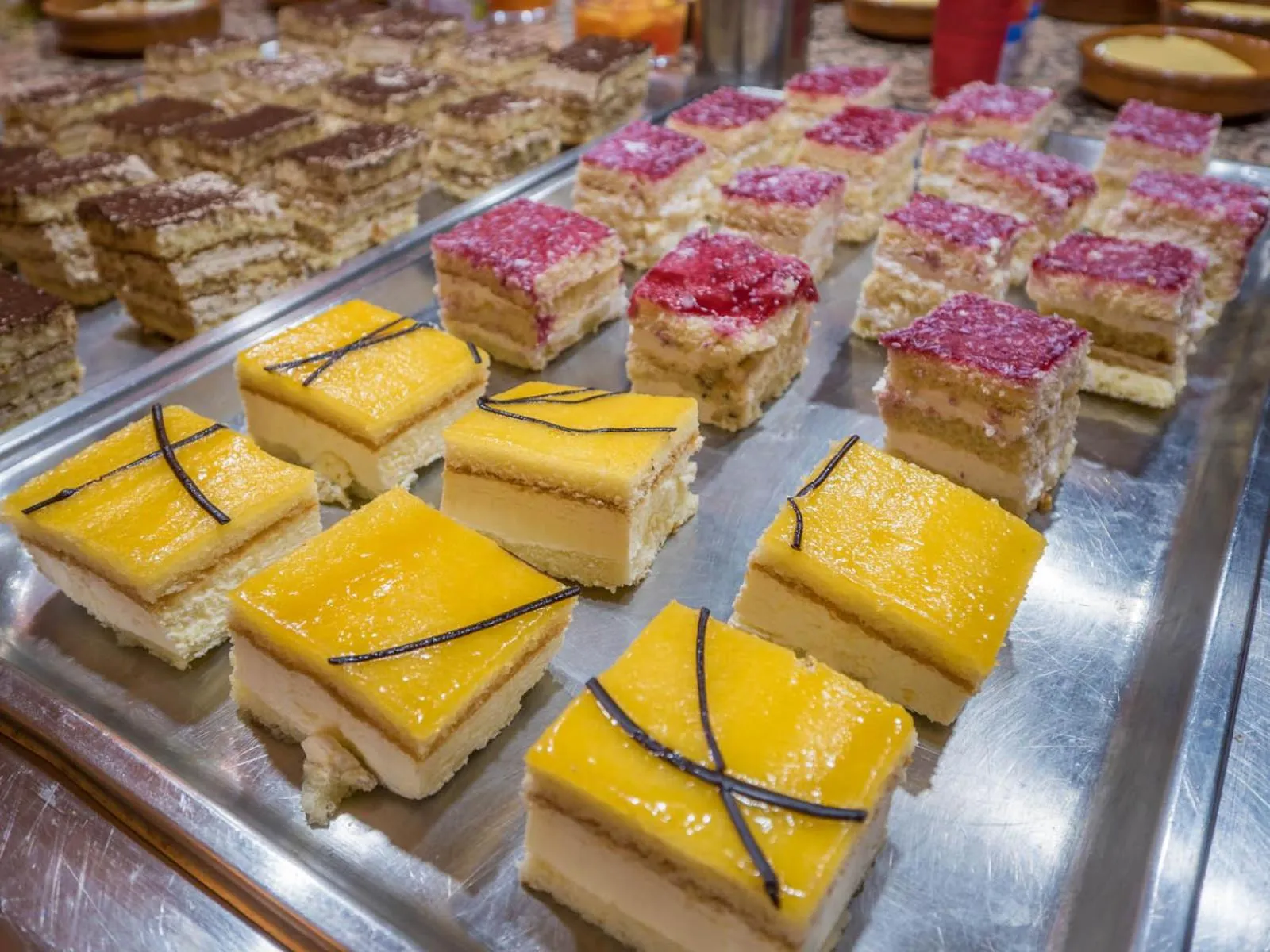 Restaurant/places to eat in Hotel Golden Sand