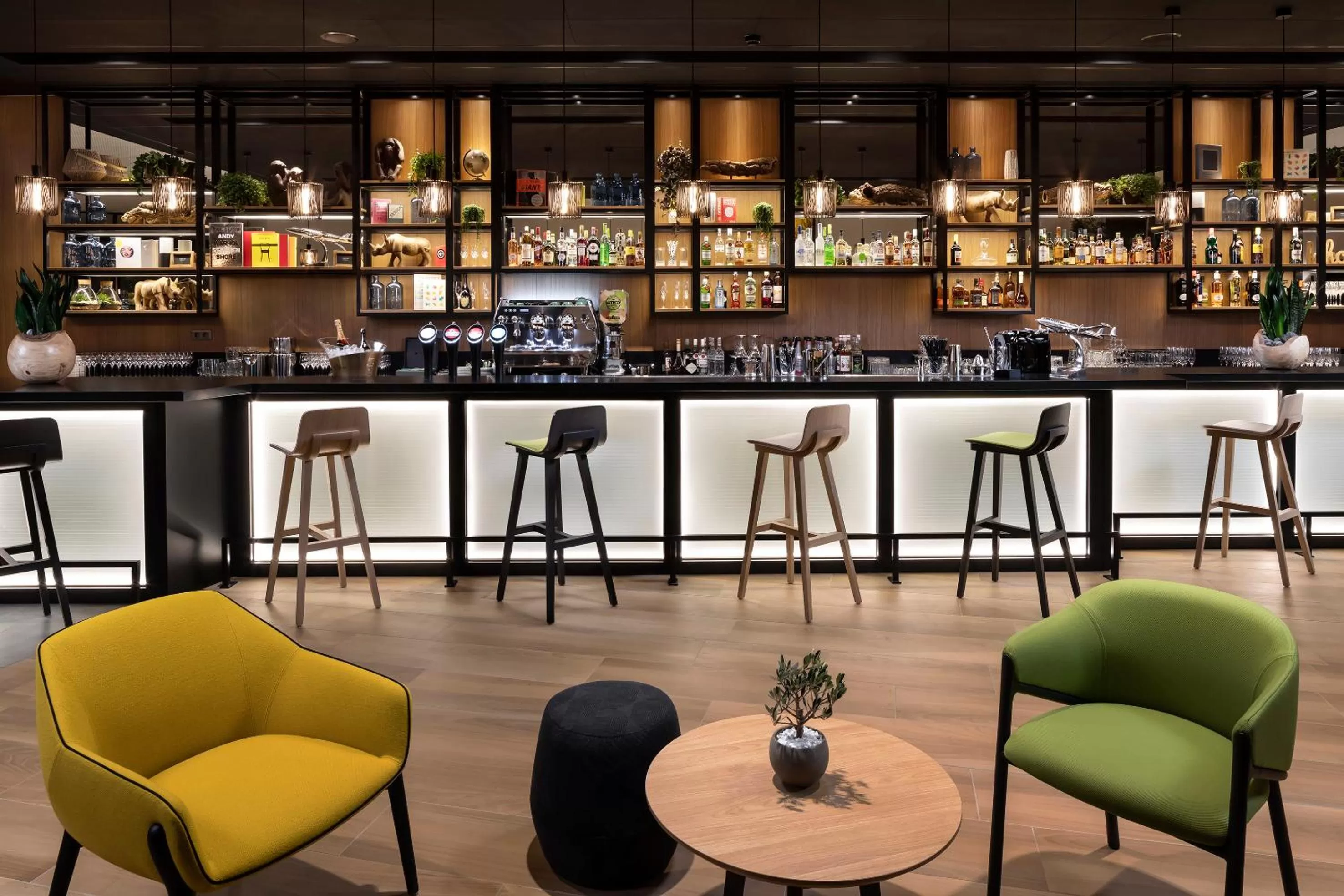 Lounge or bar in INNSiDE by Meliá Paris Charles de Gaulle Airport