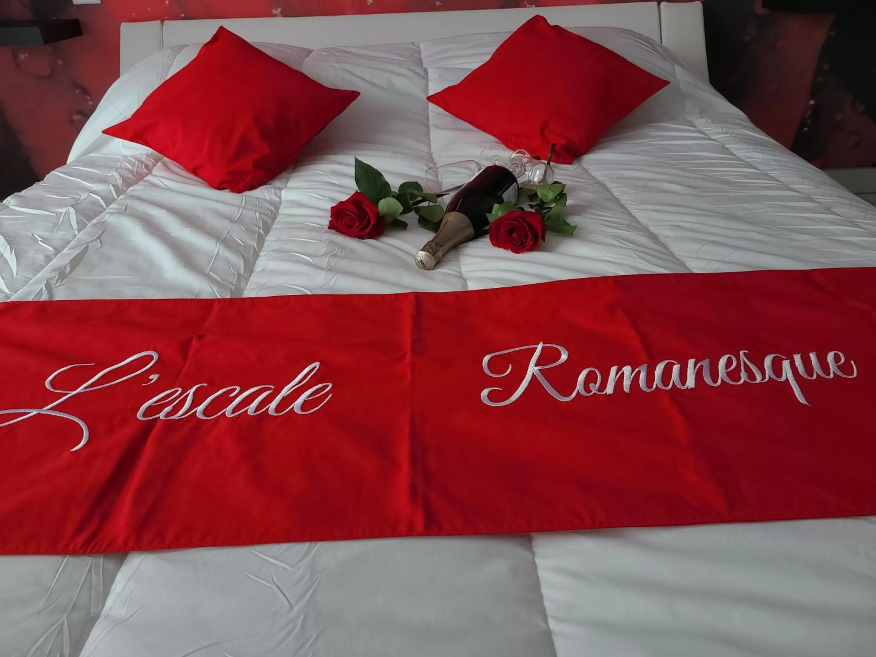 King Room with Spa Bath in L'escale Romanesque King Room with Spa Bath in L'escale Romanesque