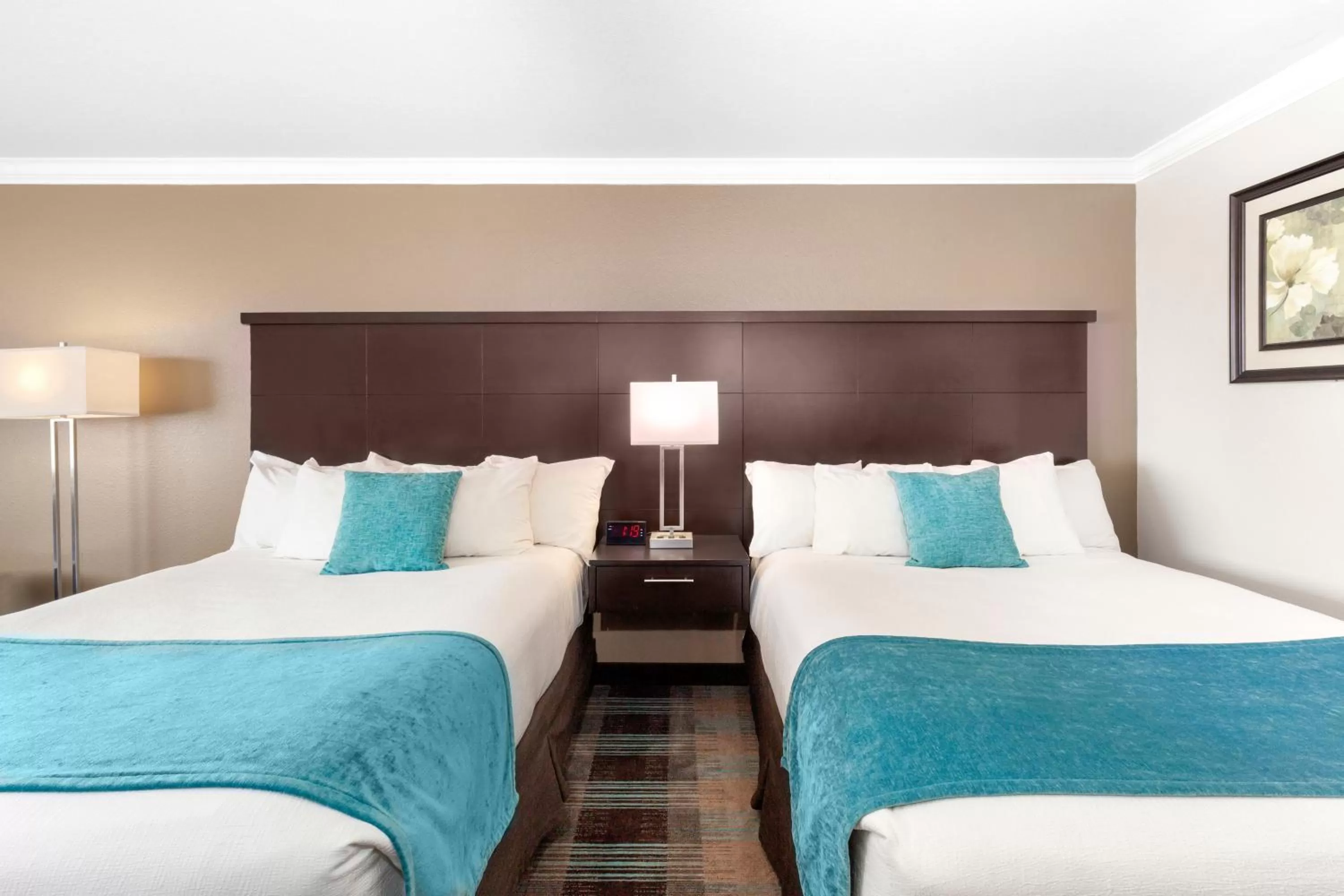 Bed in Inn at Moses Lake