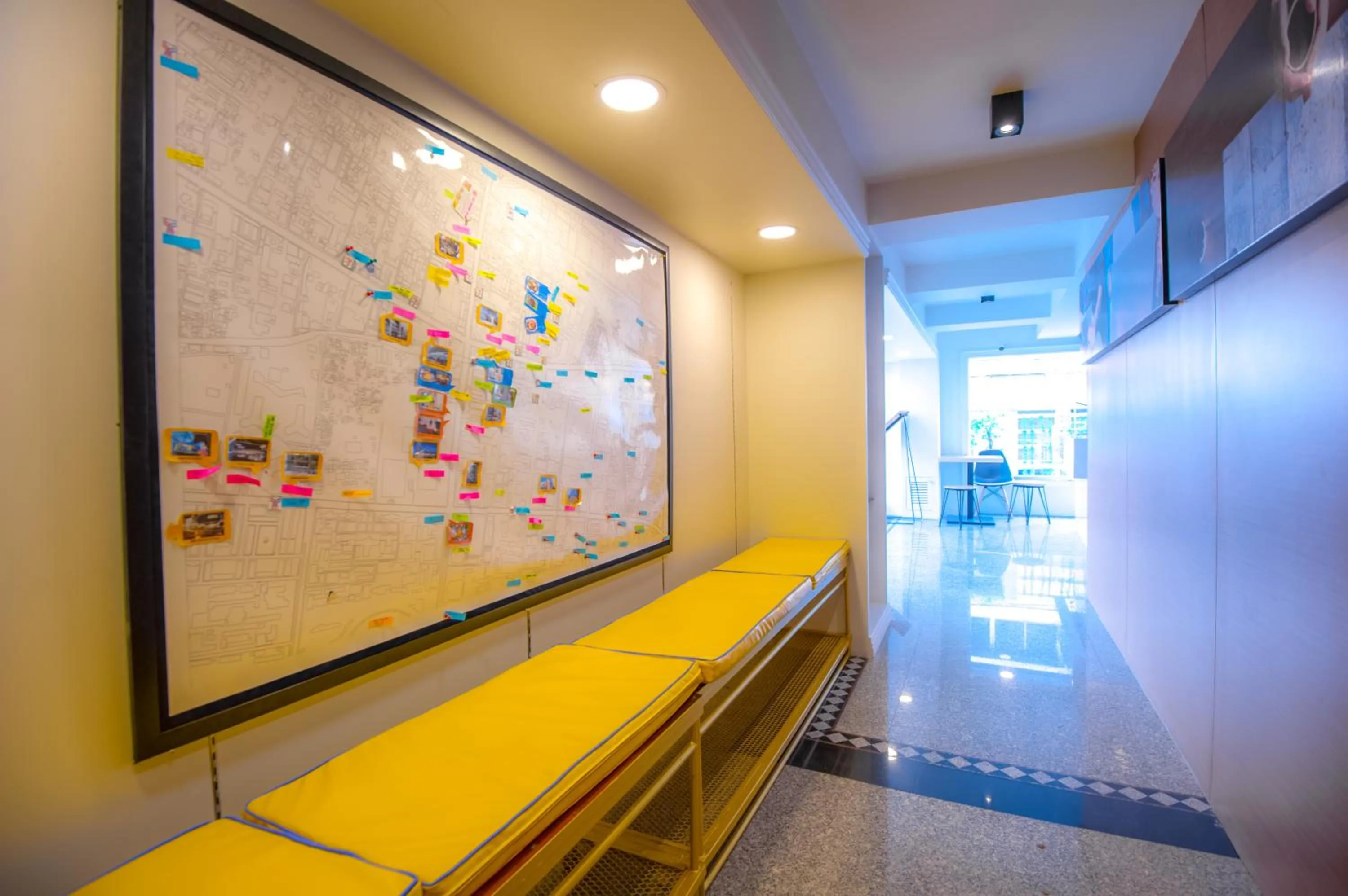 Seating area in Glur Central Pratunam