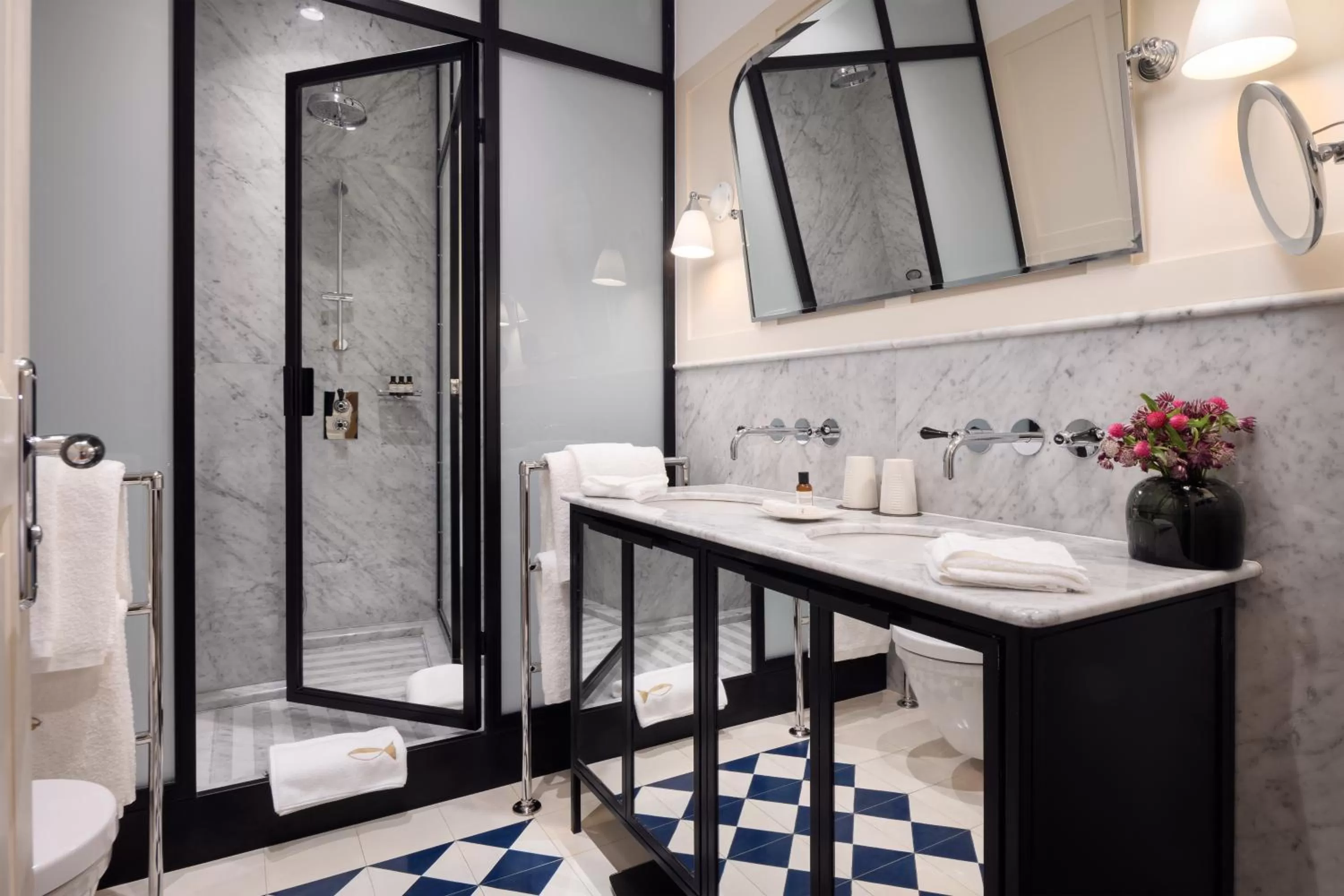 Shower in Bairro Alto Hotel