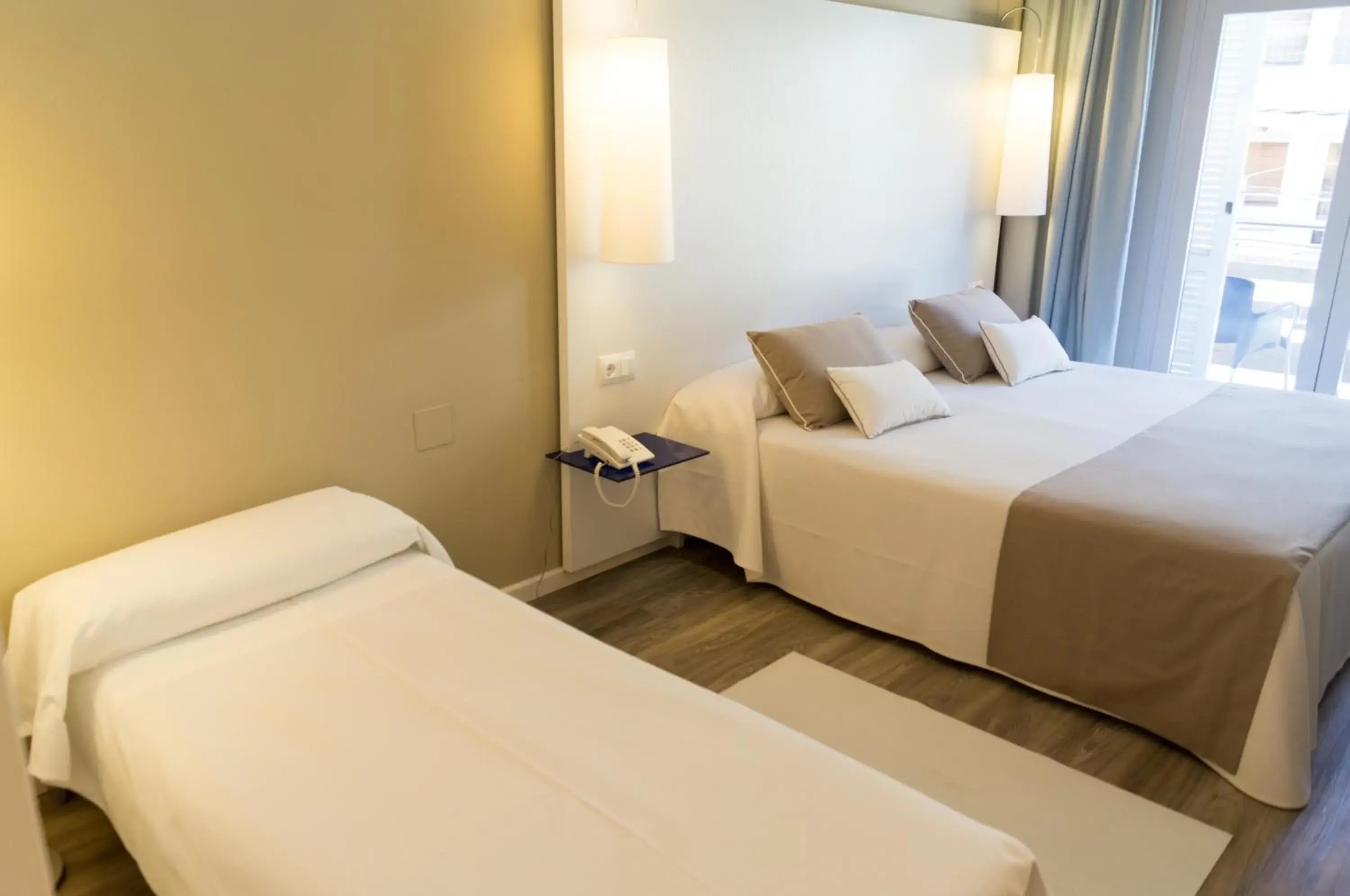 Standard Triple Room (2 Adults + 1 Child) in Canyelles Platja Standard Triple Room (2 Adults + 1 Child) in Canyelles Platja