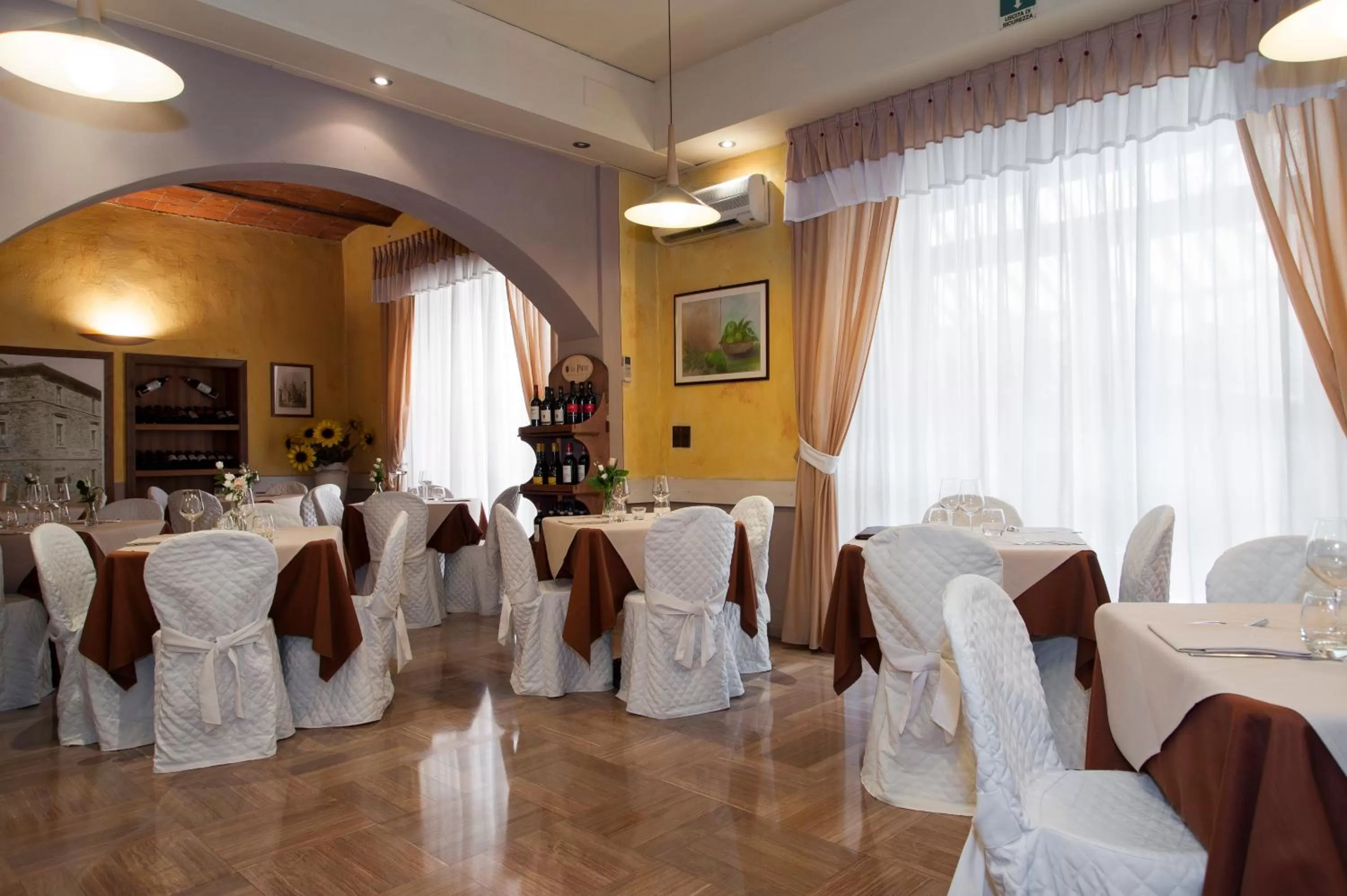 Restaurant/places to eat in Hotel Monti