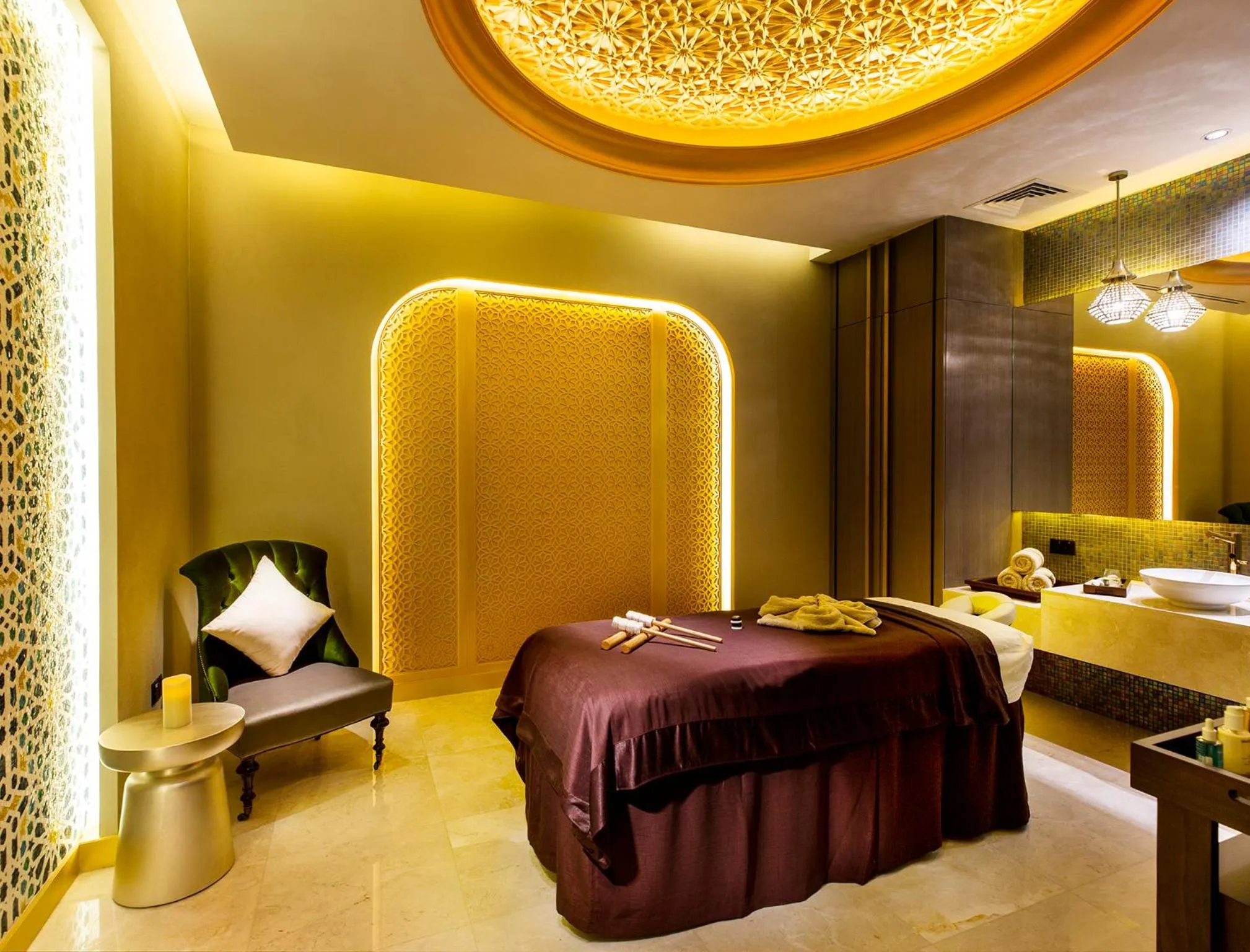 Spa and wellness centre/facilities, Bed in Ezdan Palace Hotel