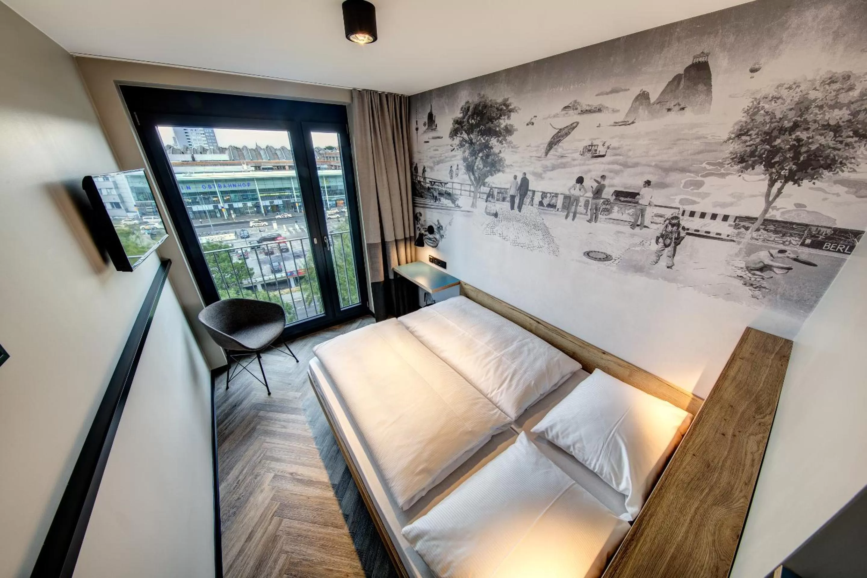 Schulz Hotel Berlin Wall at the East Side Gallery