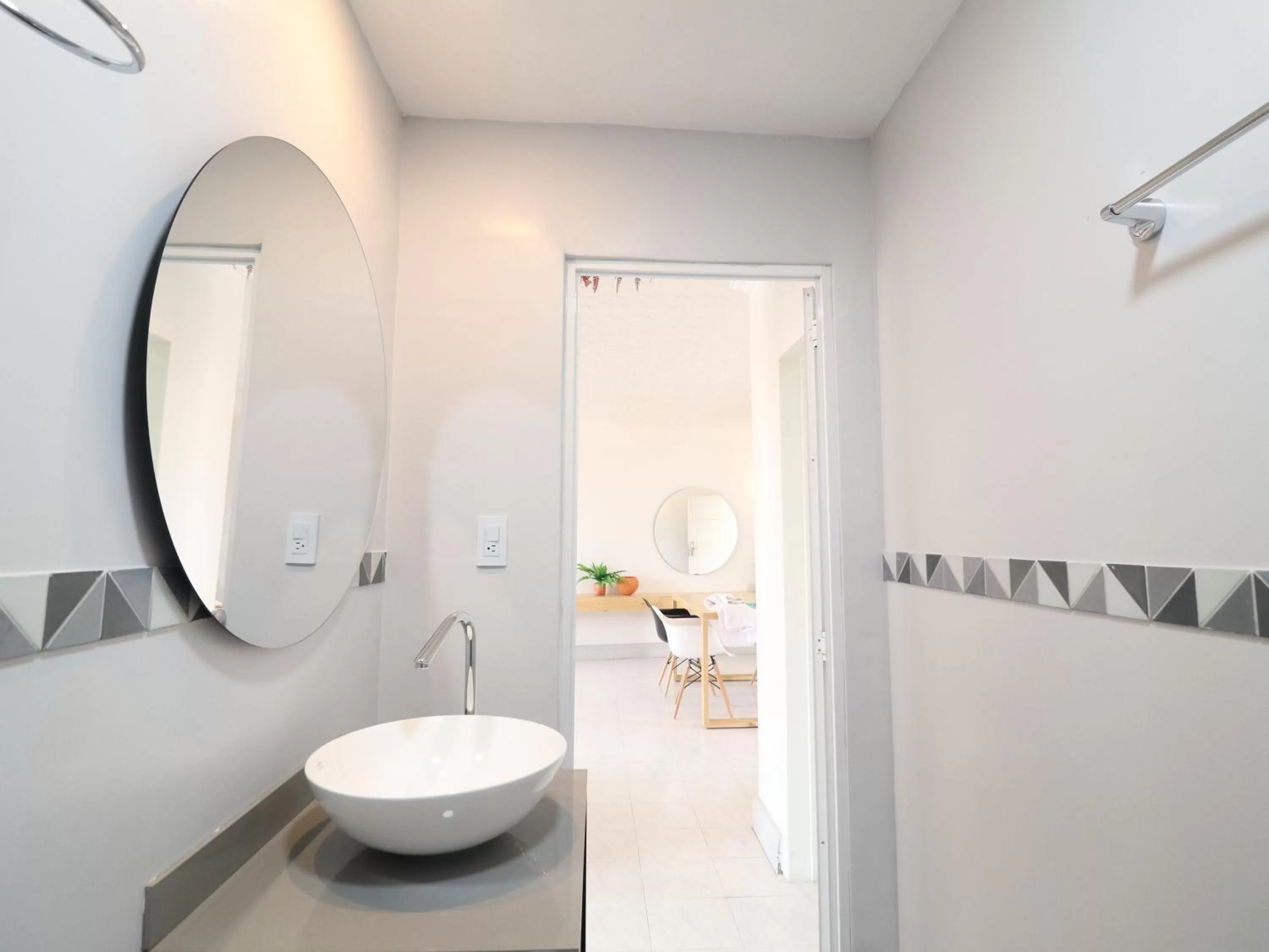Bathroom in 554 Apartments