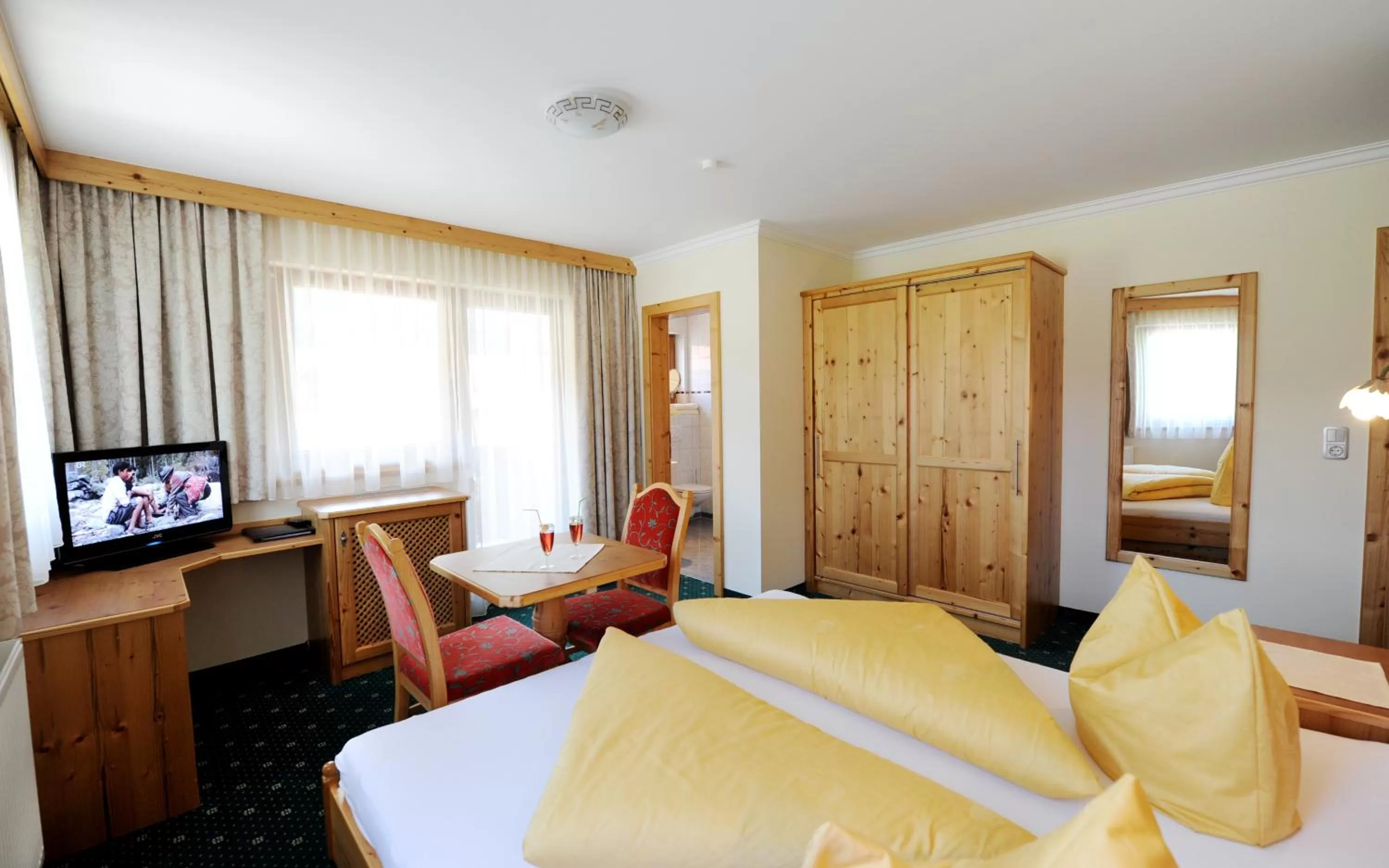 Photo of the whole room, Bed in Hotel Garni Landhaus Platzer