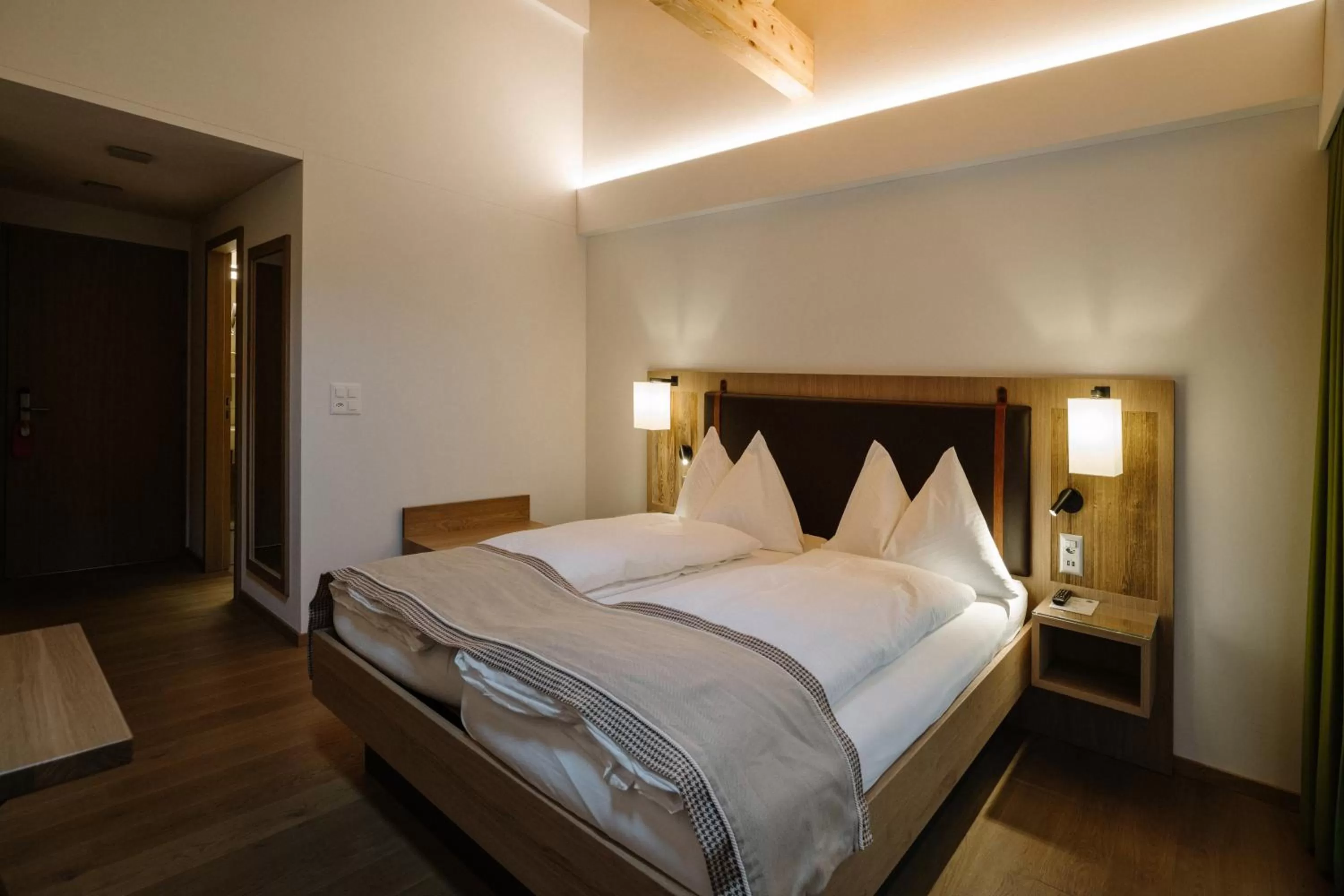 Photo of the whole room, Bed in Adler Adelboden