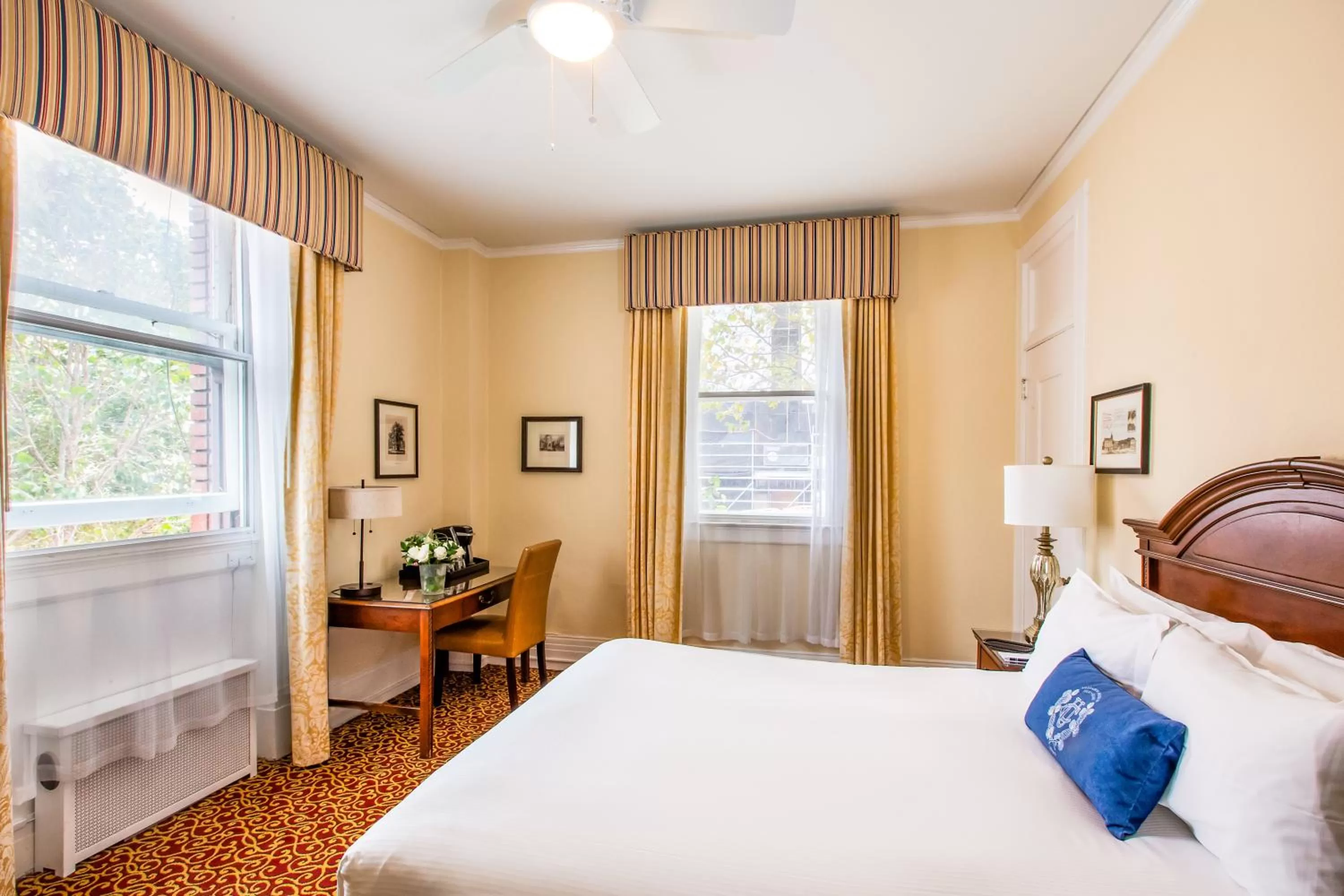 Bathroom, Bed in University Club of San Francisco