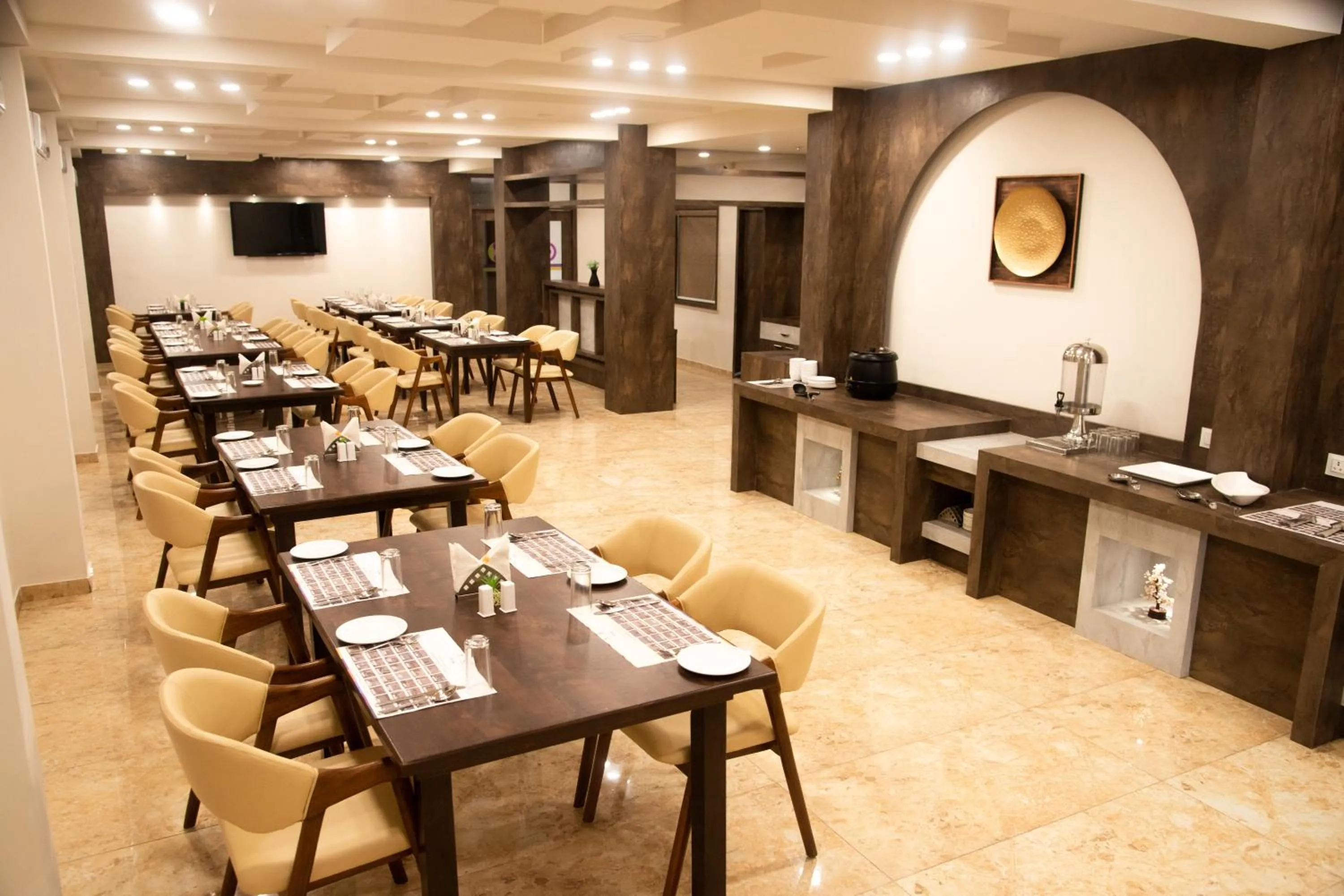 Restaurant/places to eat in Click Hotel Tulsi Jamnagar 7 mins from Reliance Industrial Township
