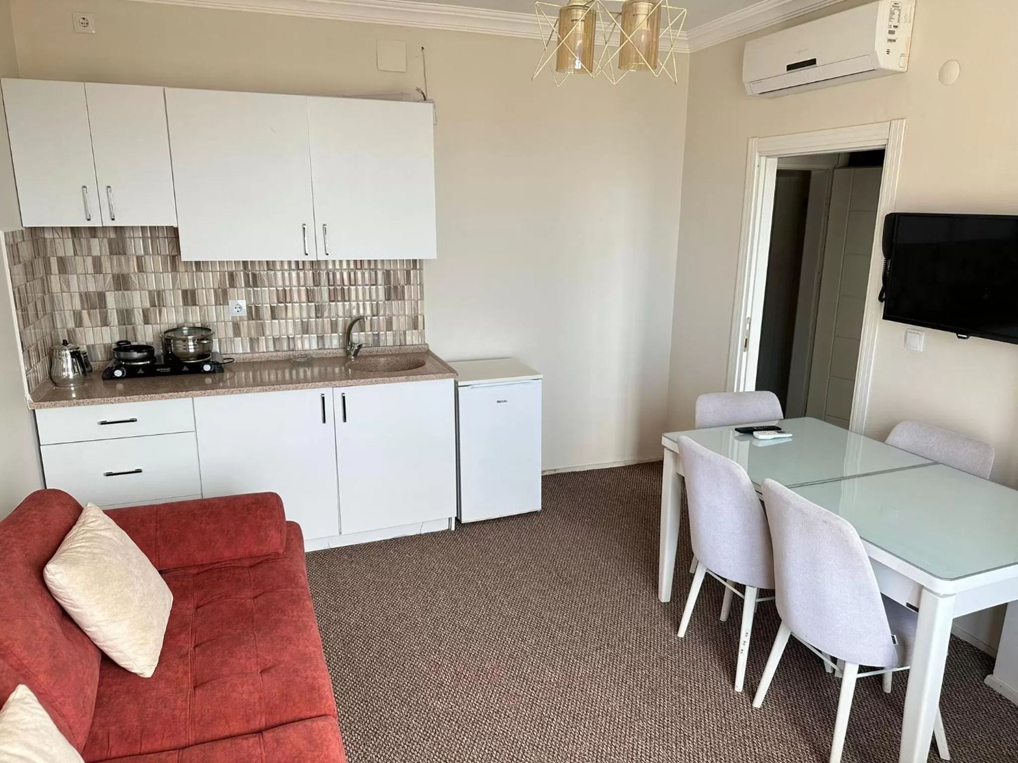 Kitchen/Kitchenette in Bikka&Asell Suite Hotel